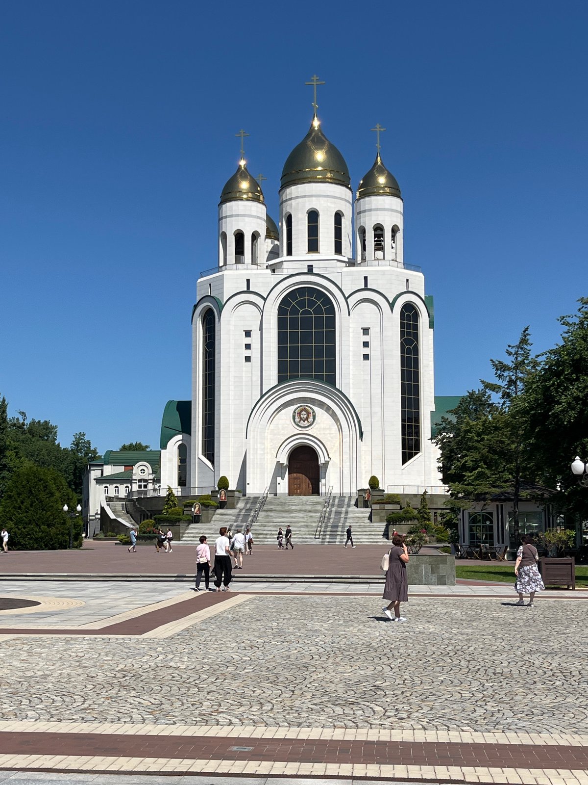 Kaliningrad's cathedral plaza on a sunny summer morning