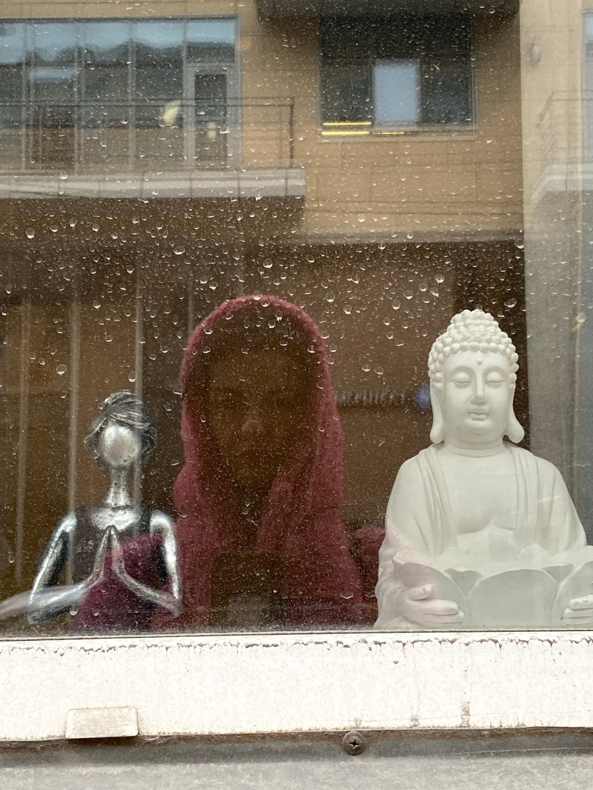 Moscow residents document rainy afternoon scenes across city