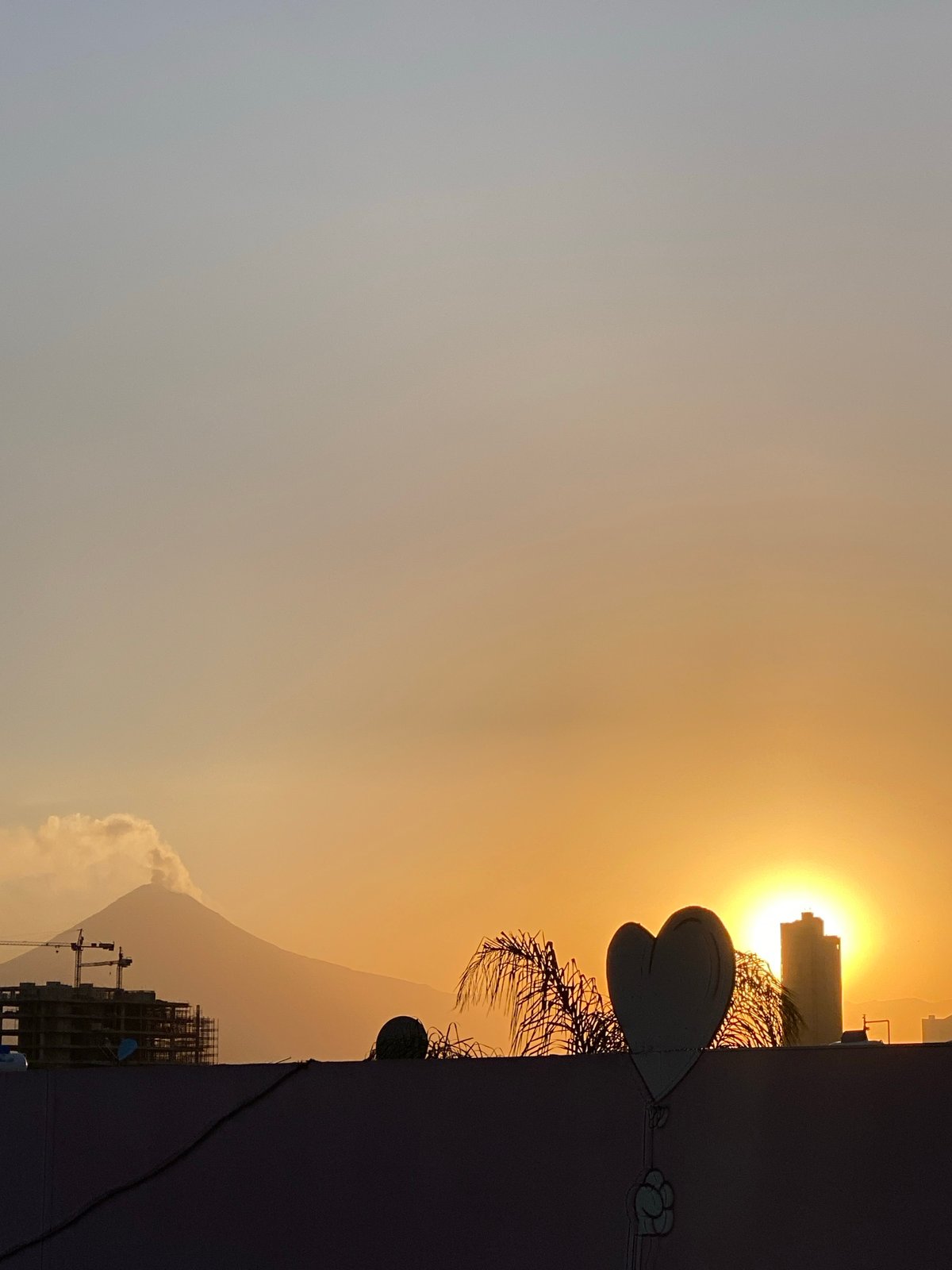 Social media moments captured across Puebla during dawn hours