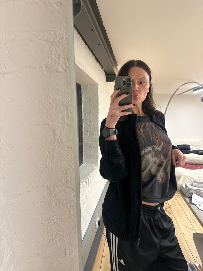 Woman's evening routine documented across London locations Monday