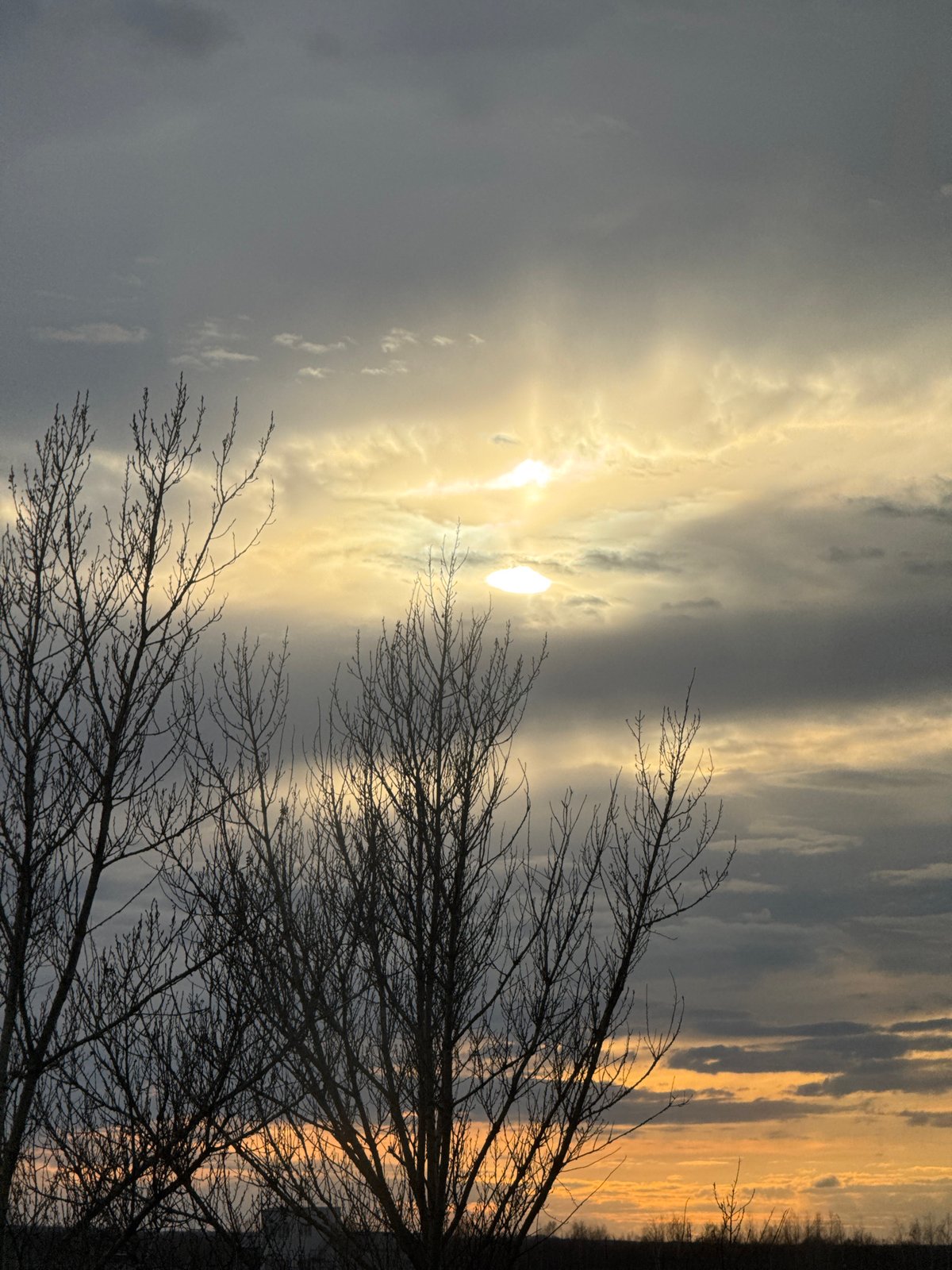 Sunset and celestial art documented in rural Russia