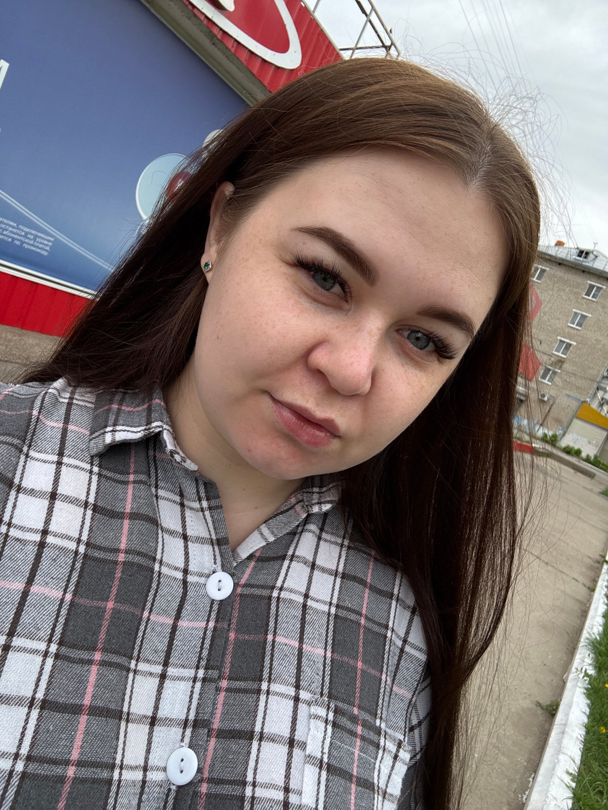 Early morning garden walk documented in Chaikovsky, Russia