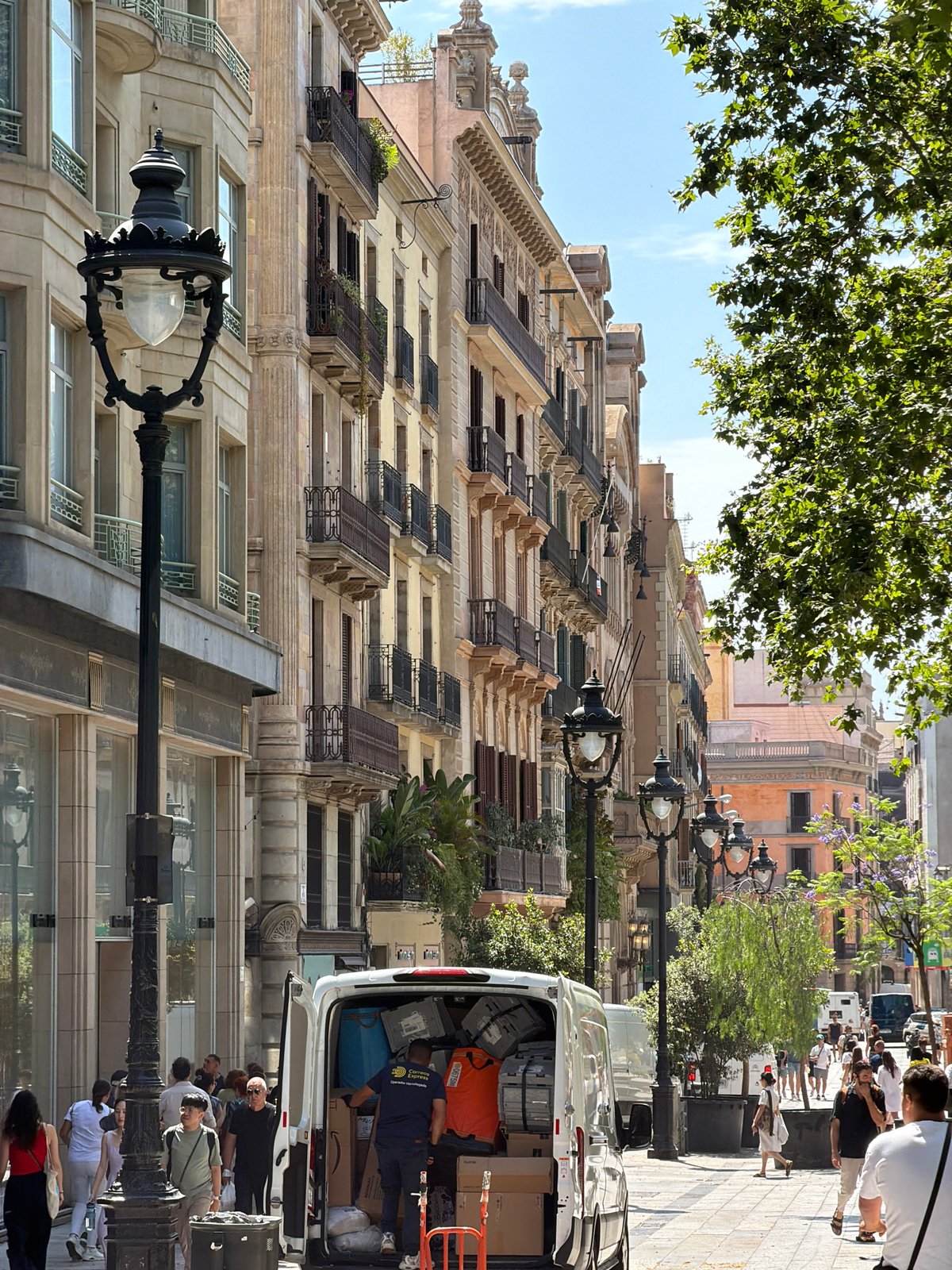 Barcelona street scenes: skateboarding, deliveries, and city navigation