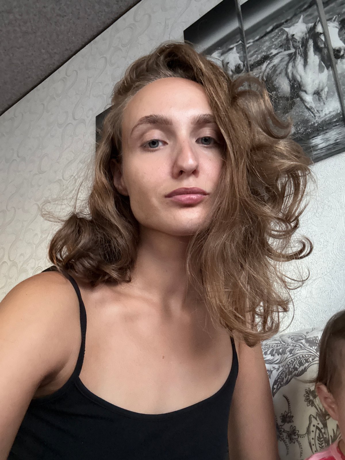 Casual home photo session with selfies and sunflowers in Kuyeda