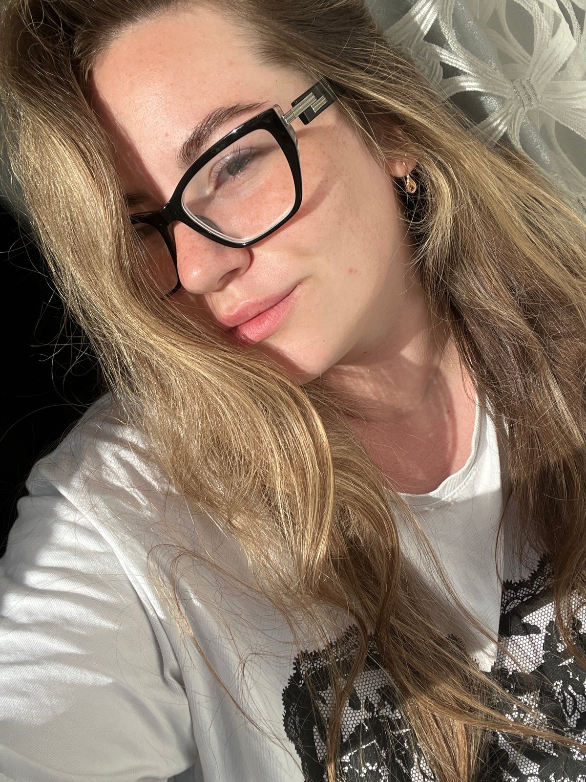 Woman's nighttime routine documented in Chaikovsky, Russia home