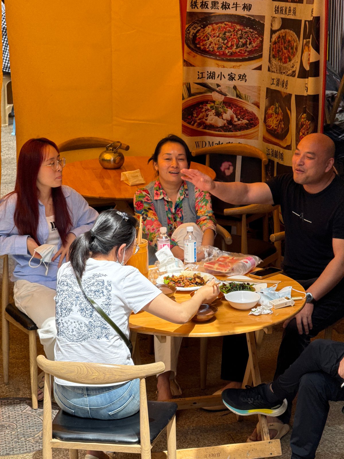 Morning life moments captured across Yuzhong District dining venues
