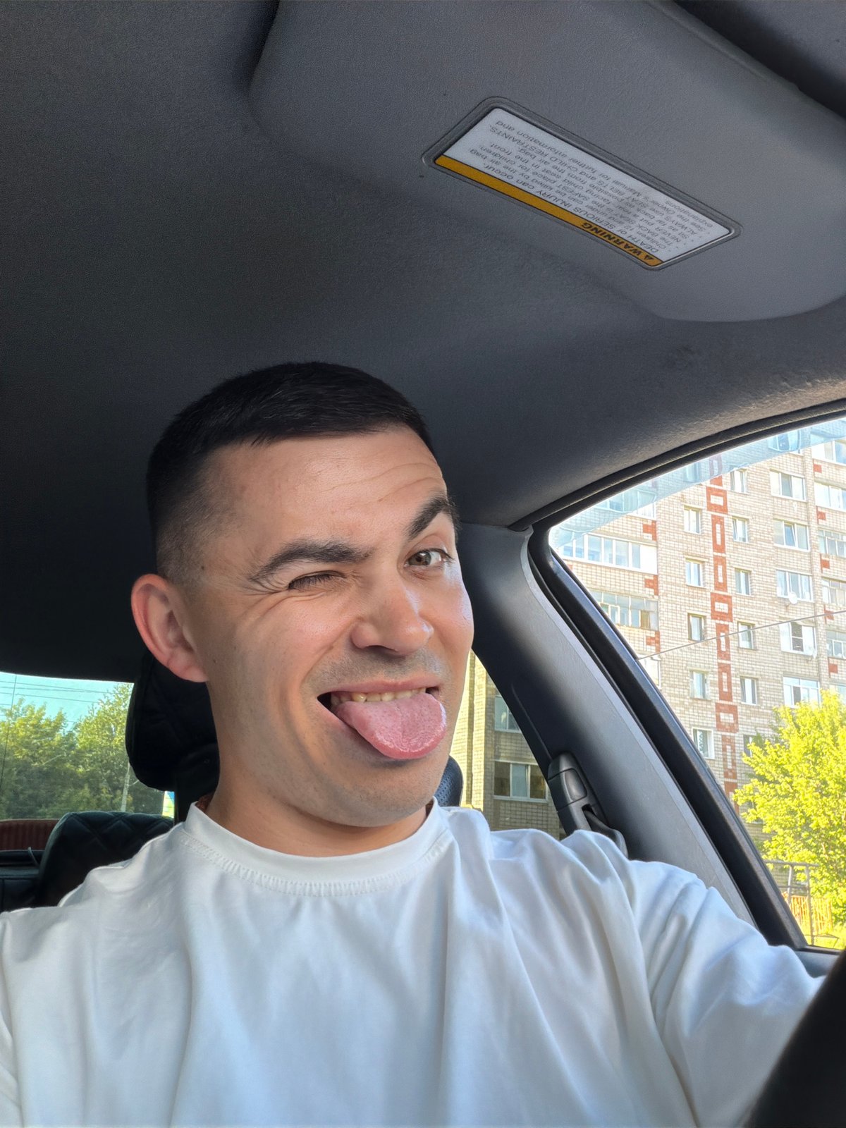 Man takes selfies around Izhevsk during 10-minute afternoon session