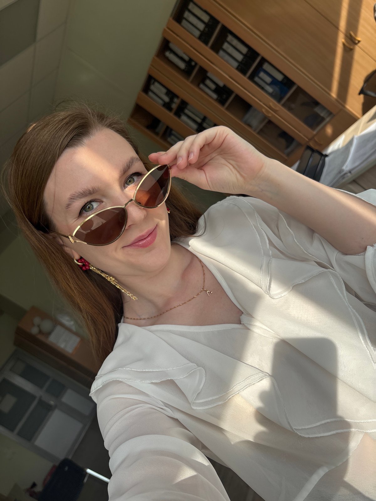 Woman documents morning routine with selfies in Izhevsk