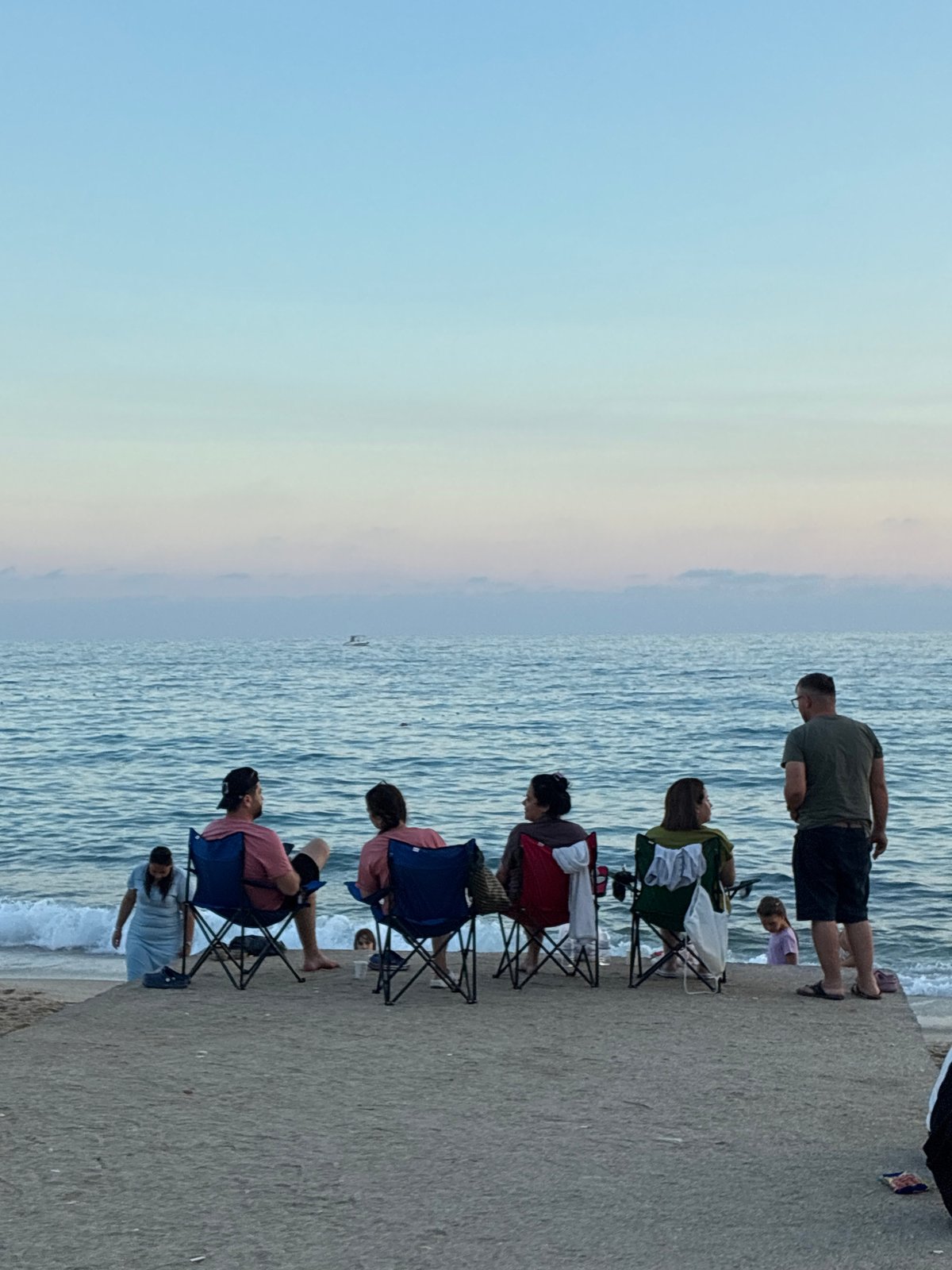 Sunset at Cleopatra Beach, Alanya — people, ships, and a sleeping cat