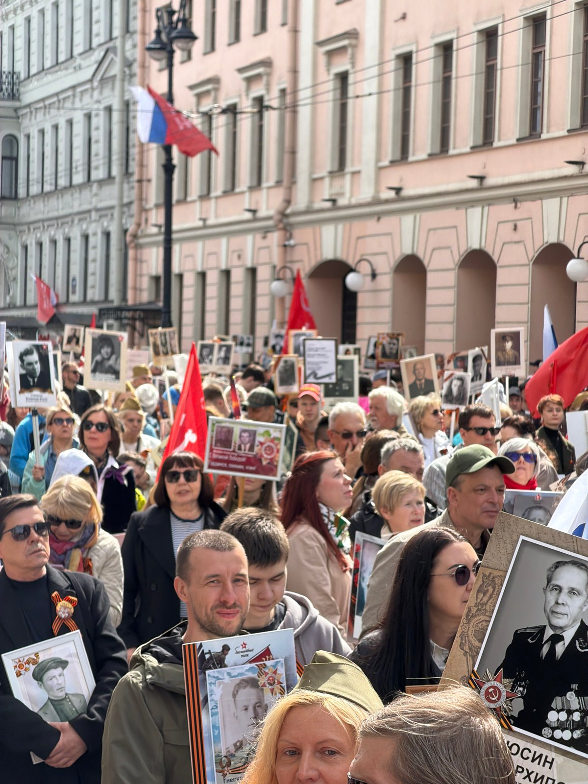 Immortal Regiment march honors war veterans in Saint Petersburg