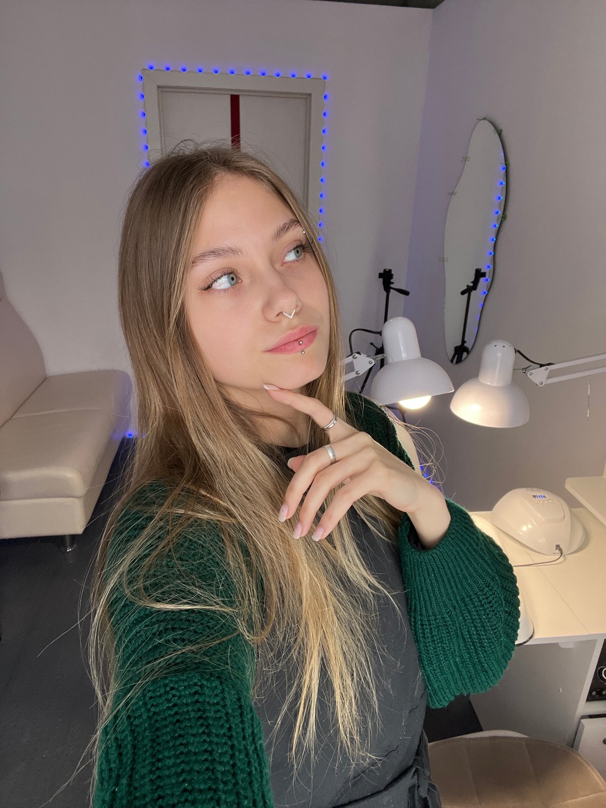 Woman's morning routine documented in Фоки, Russia apartment