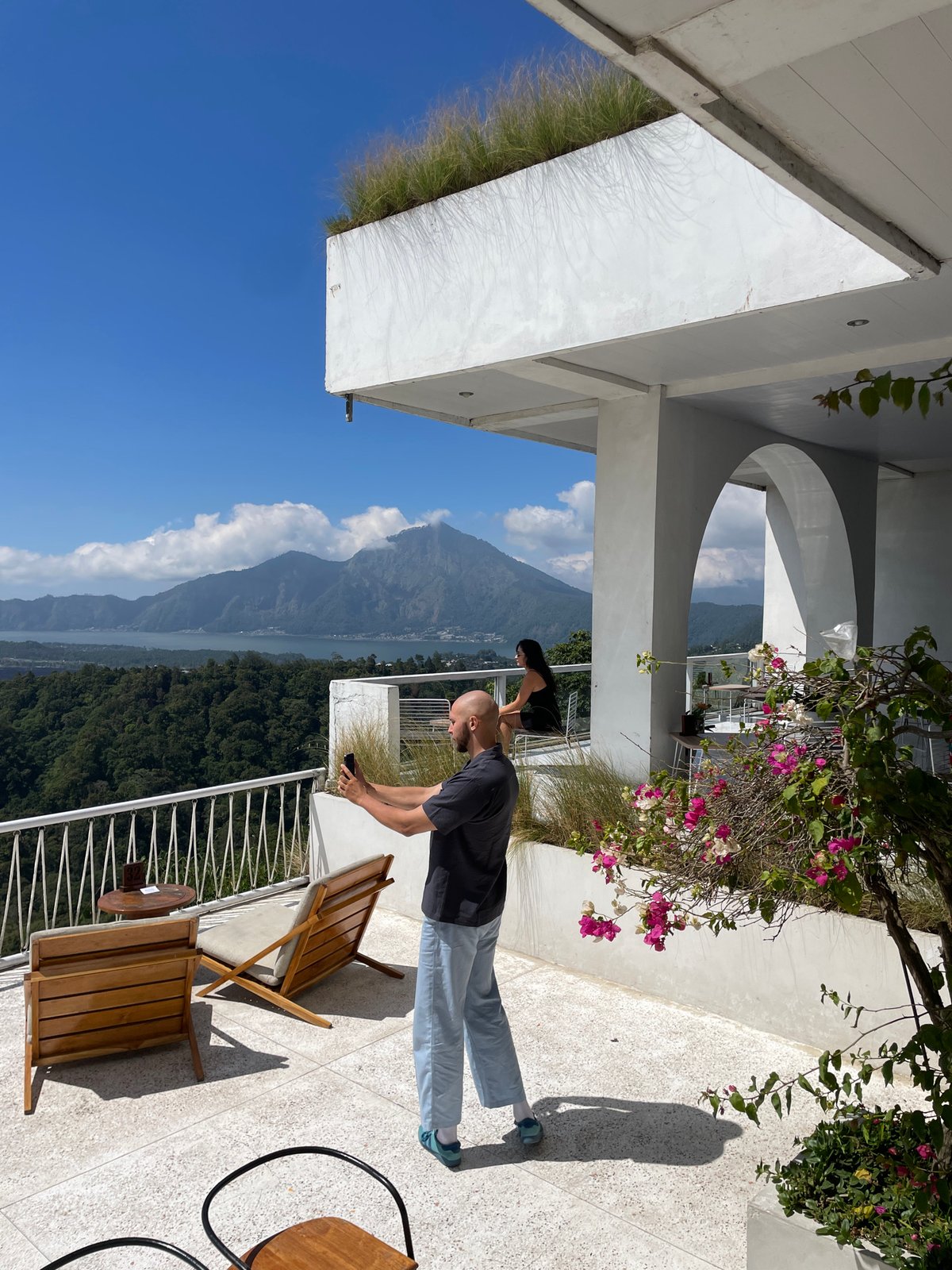 Terrace views and phone cameras at Kintamani's volcanic lookout