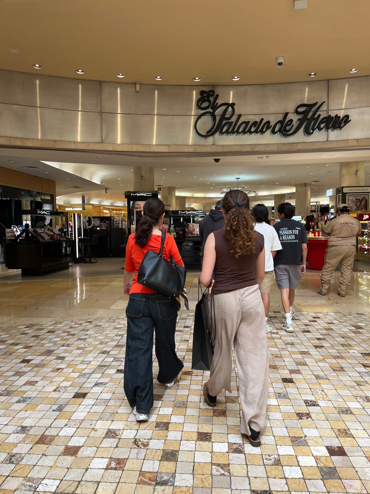 Shopper captures scenes inside El Palacio de Hierro retail store