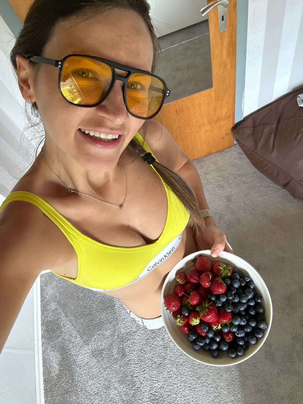 Woman documents berry breakfast and grocery shopping in Fredenbeck