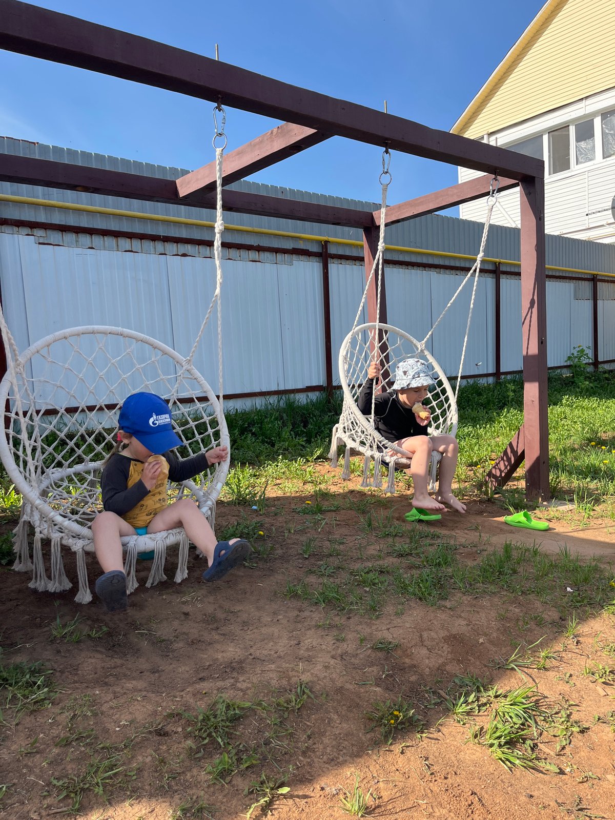 Family morning routine captured in Chaikovsky, Russia