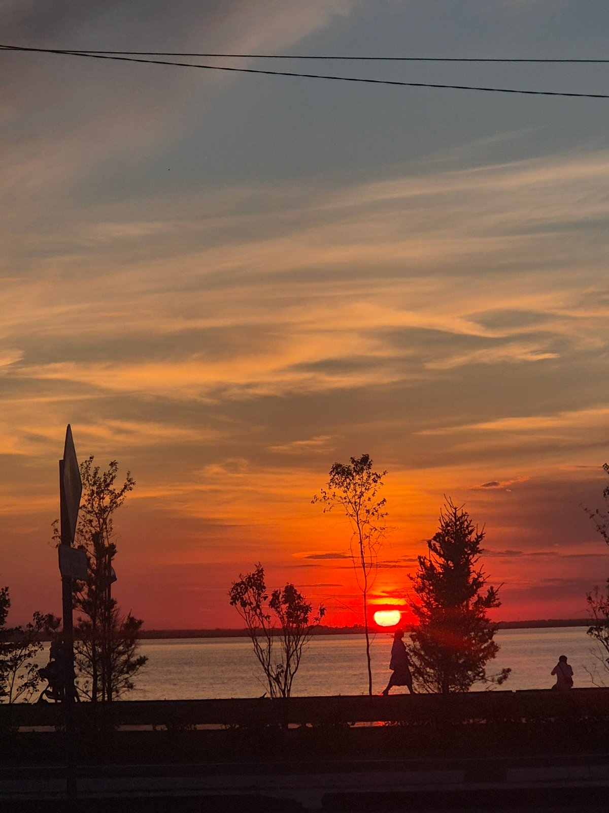 Vivid summer sunset draws a crowd to Kokshetau's waterfront
