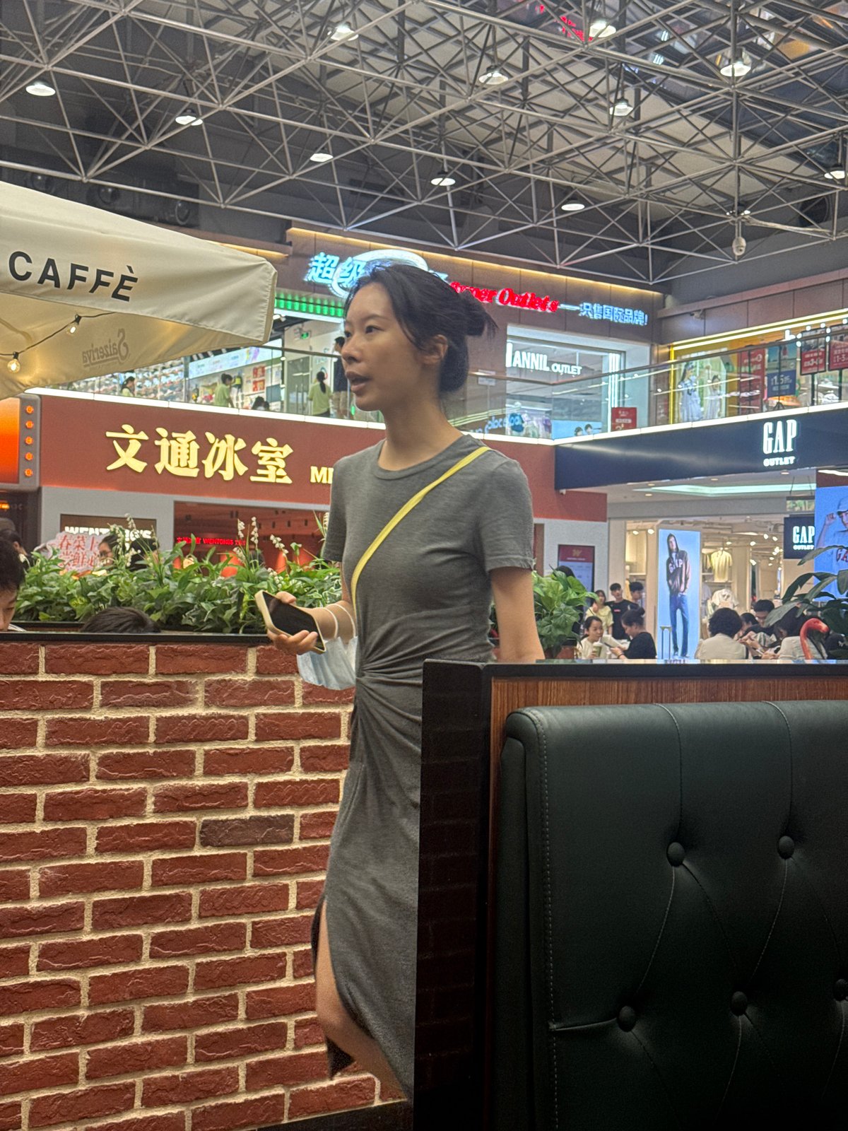 Sunday morning shopping and dining scenes in Haizhu District