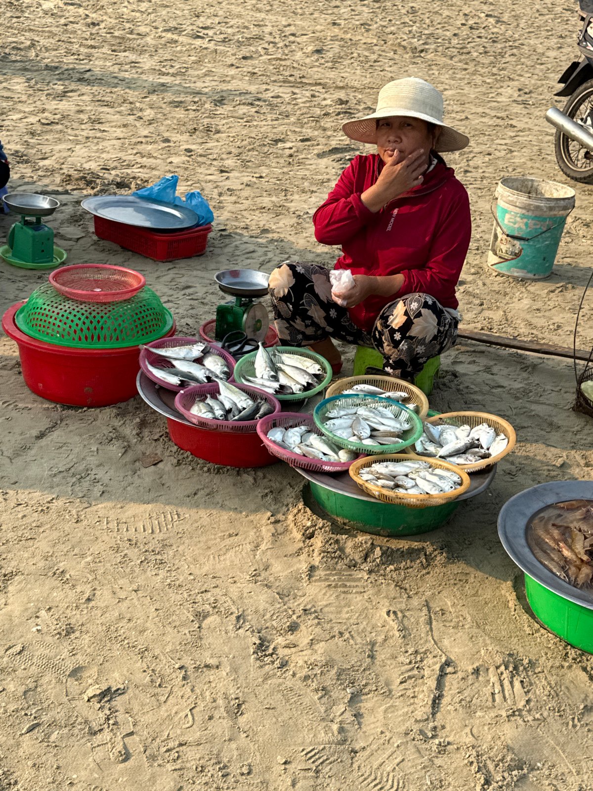 Evening beach activity observed in Đà Nẵng, Vietnam