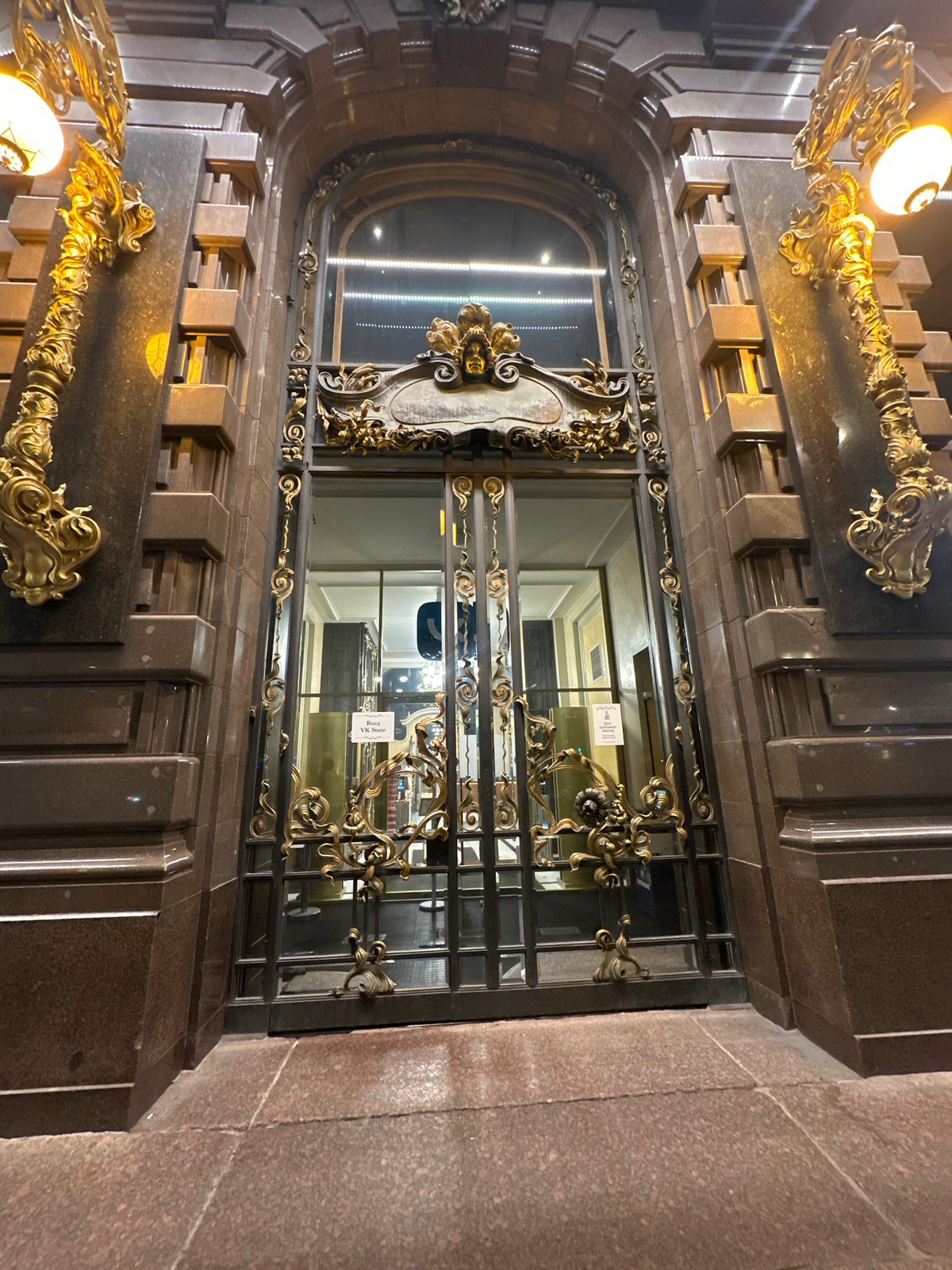 Night walk through Saint Petersburg captures illuminated landmarks