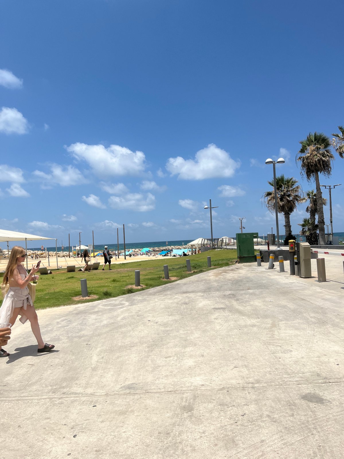 Sunny morning along Tel Aviv's Gordon Beach promenade