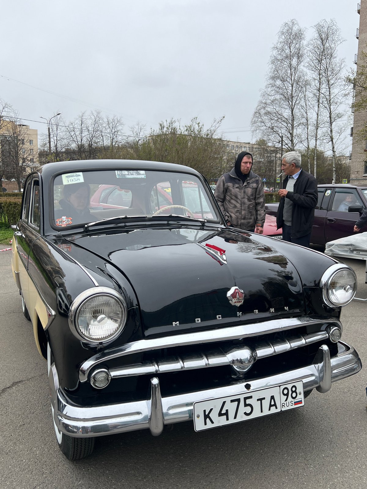Vintage car meet and electronics market in Saint Petersburg