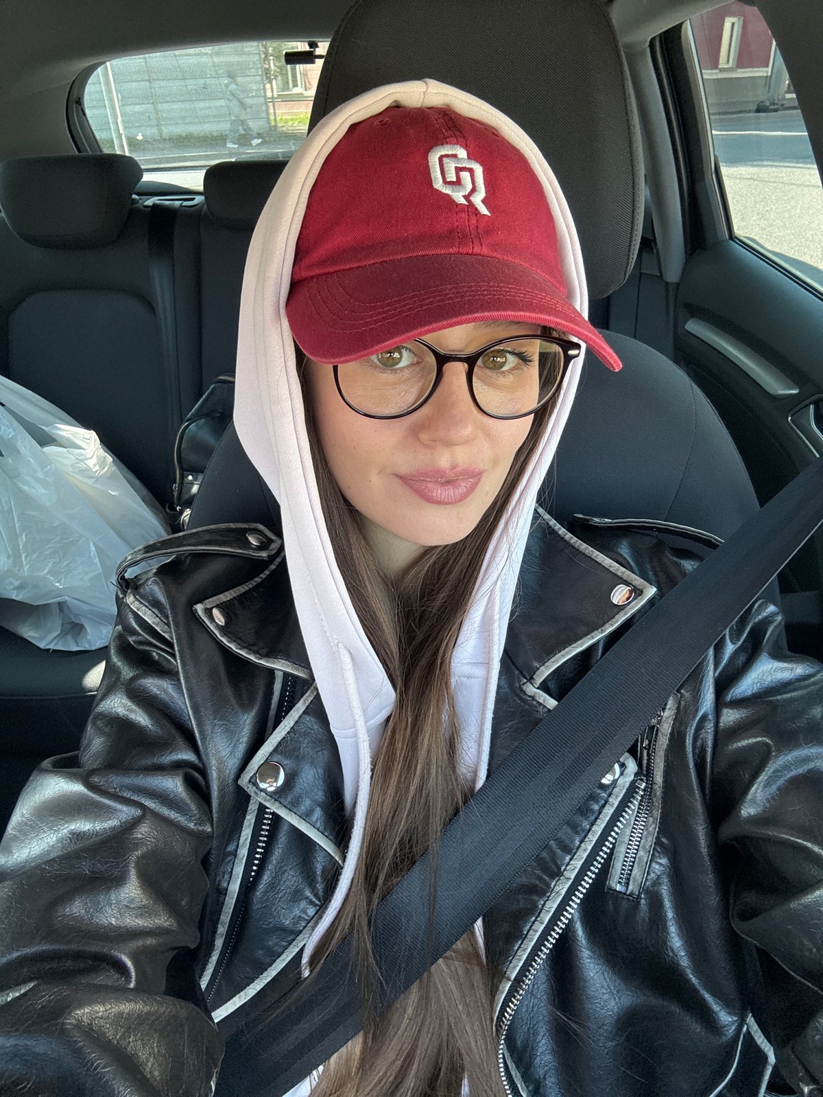 Woman in distinctive clothing observed in vehicle in Krasnoyarsk