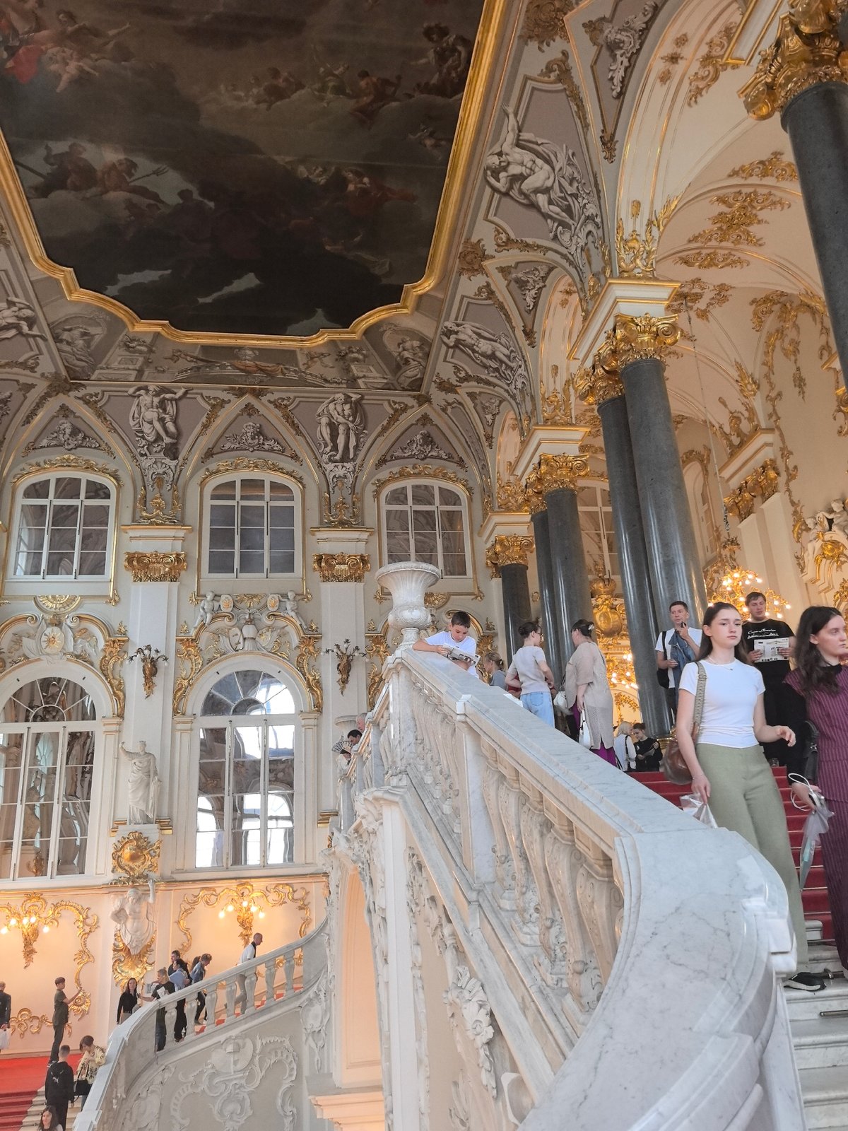 Morning walk through the Hermitage's grand halls and galleries