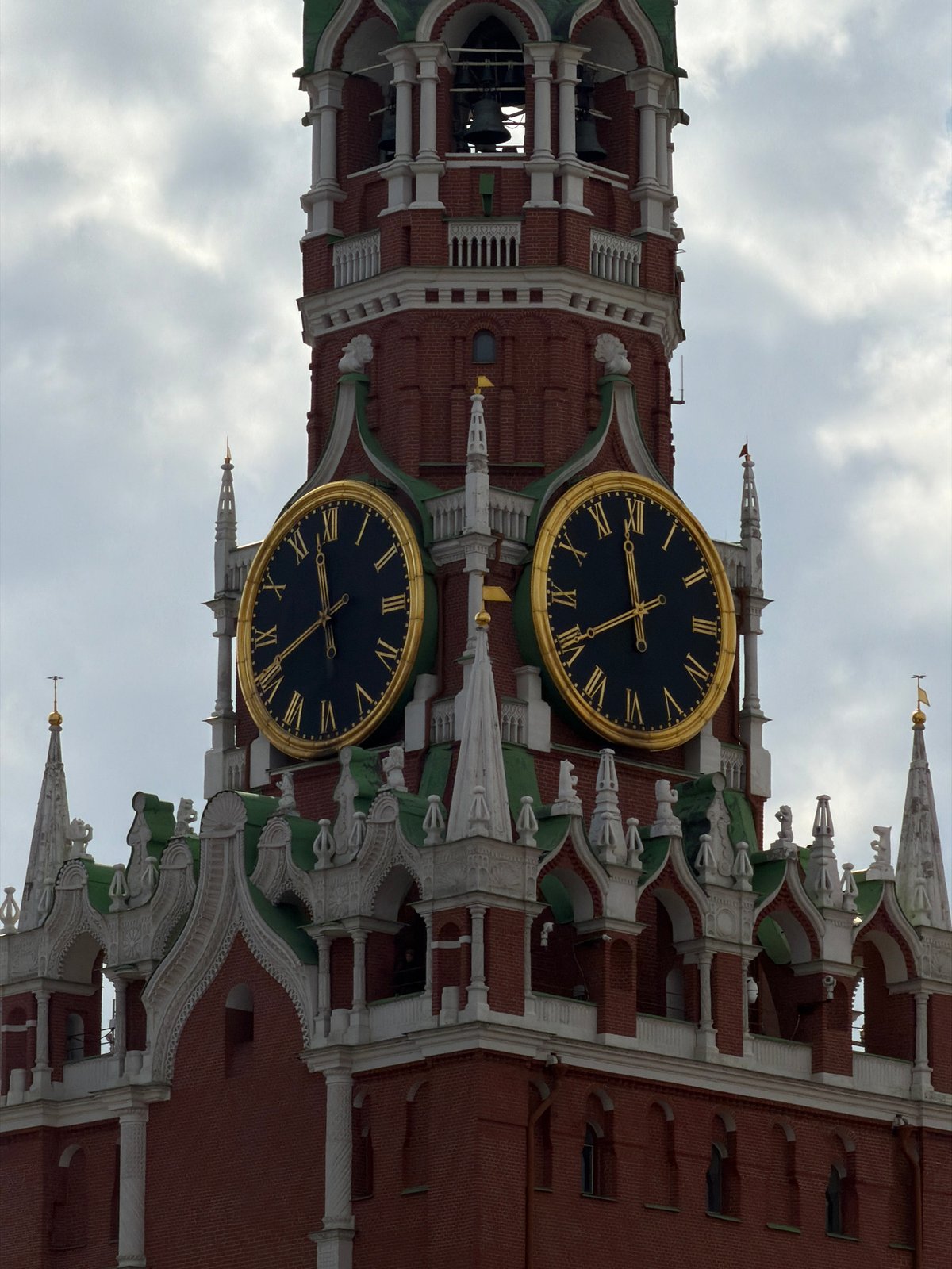 Tourist enjoys ice cream at Moscow's Red Square