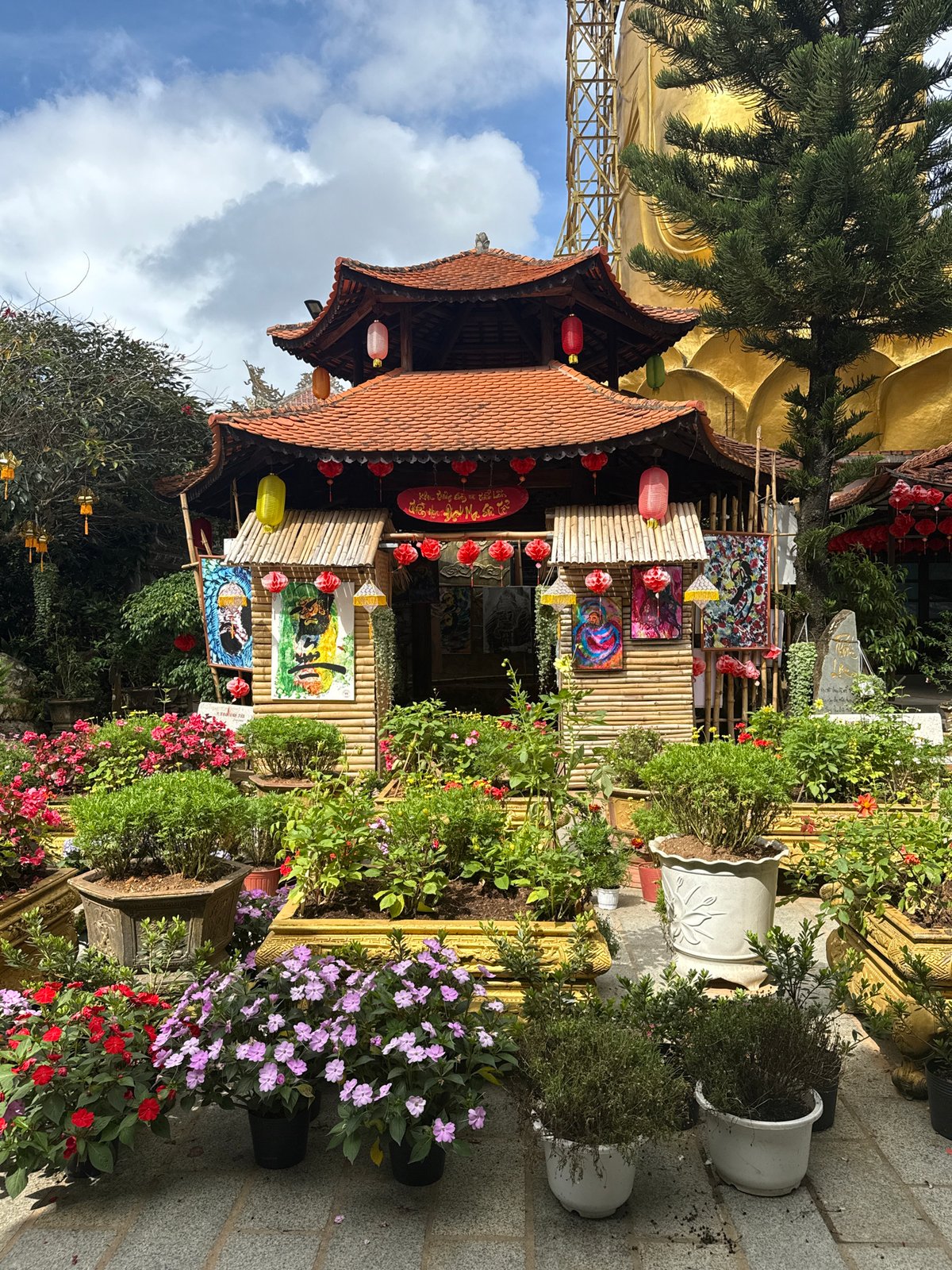 Buddhist temple visit documented in Đà Lạt Vietnam