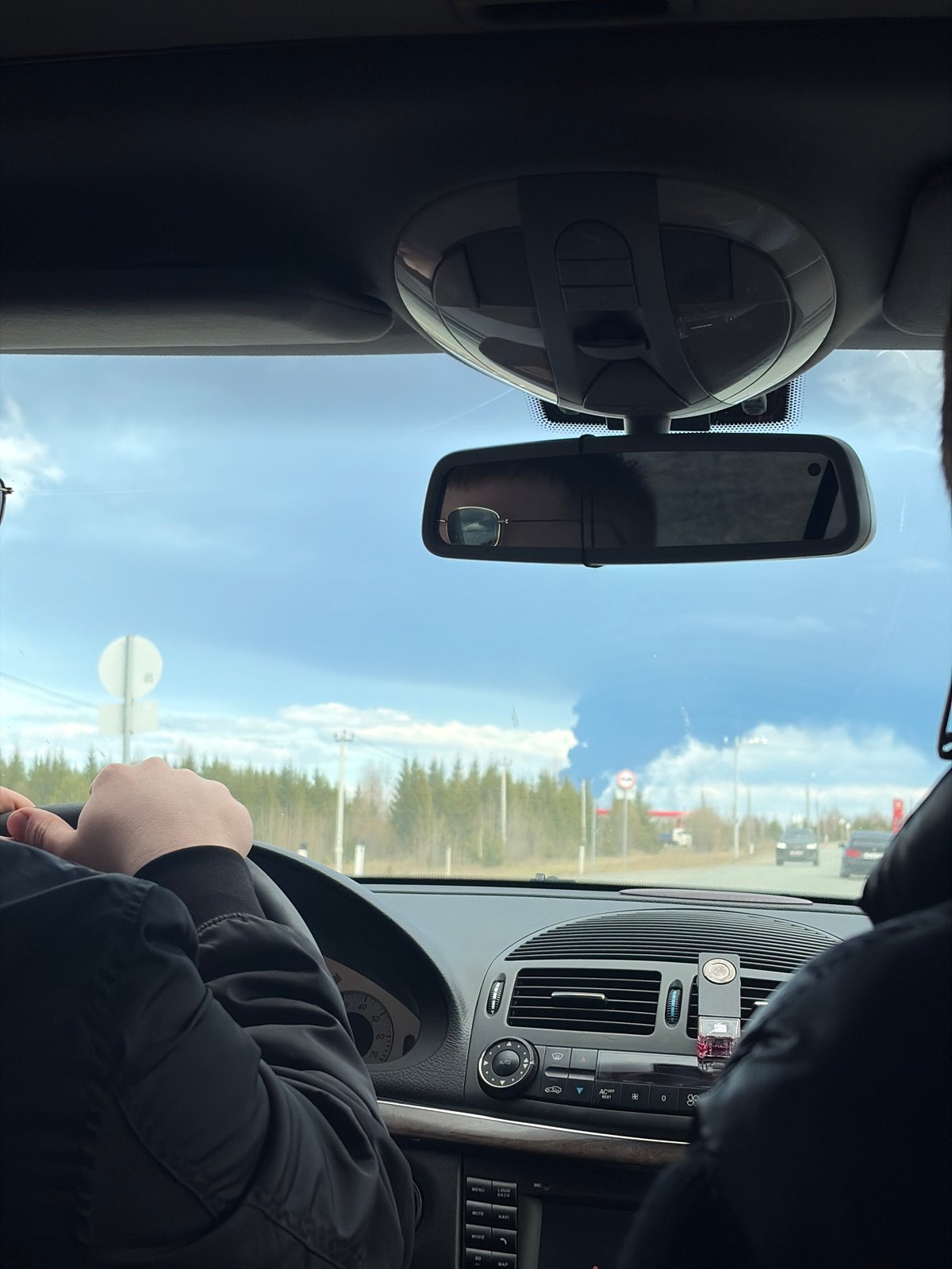 Driver captures routine road view in Yugo-Kamskiy, Russia