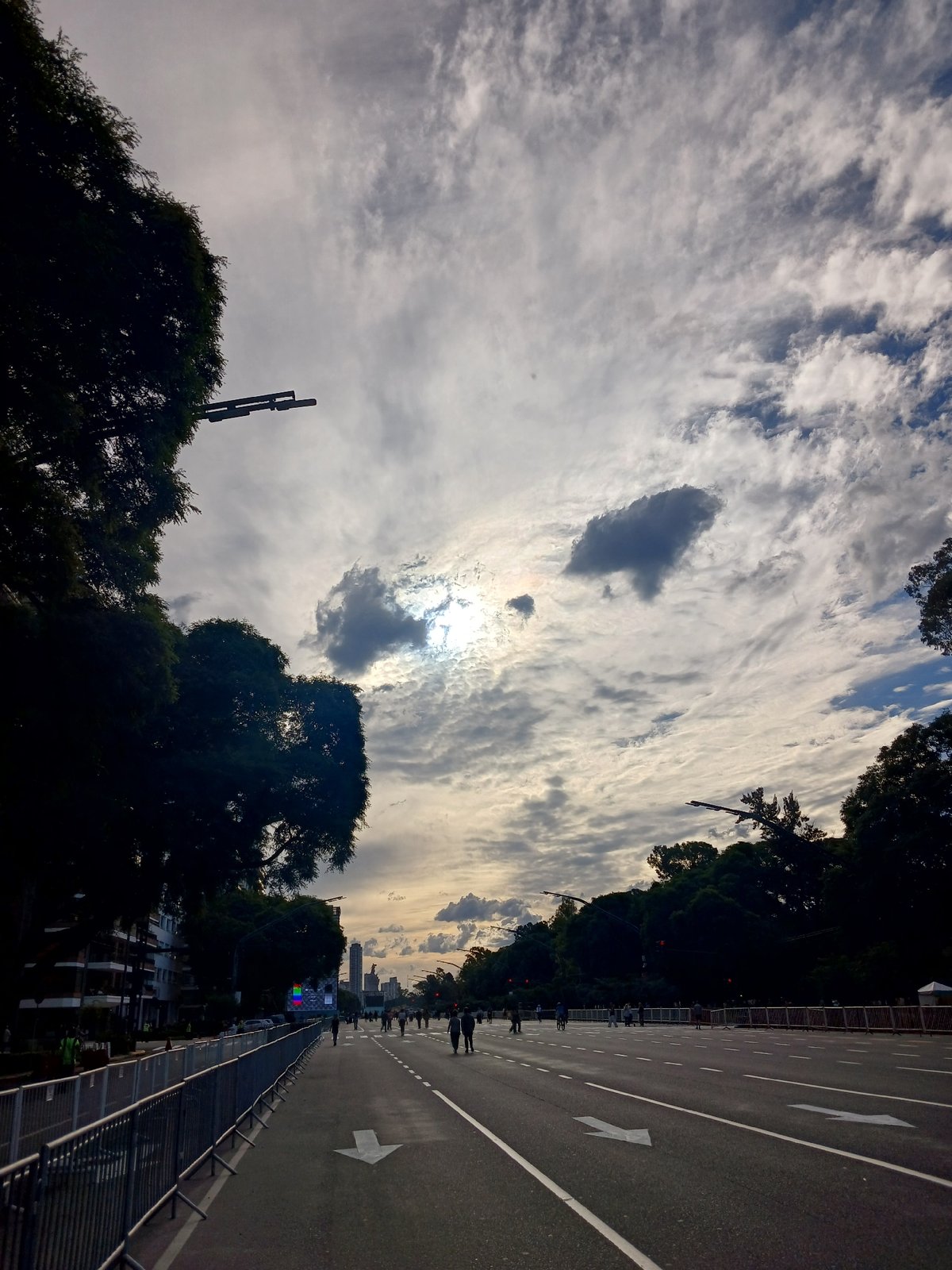 Quiet evening scenes captured on Buenos Aires avenue
