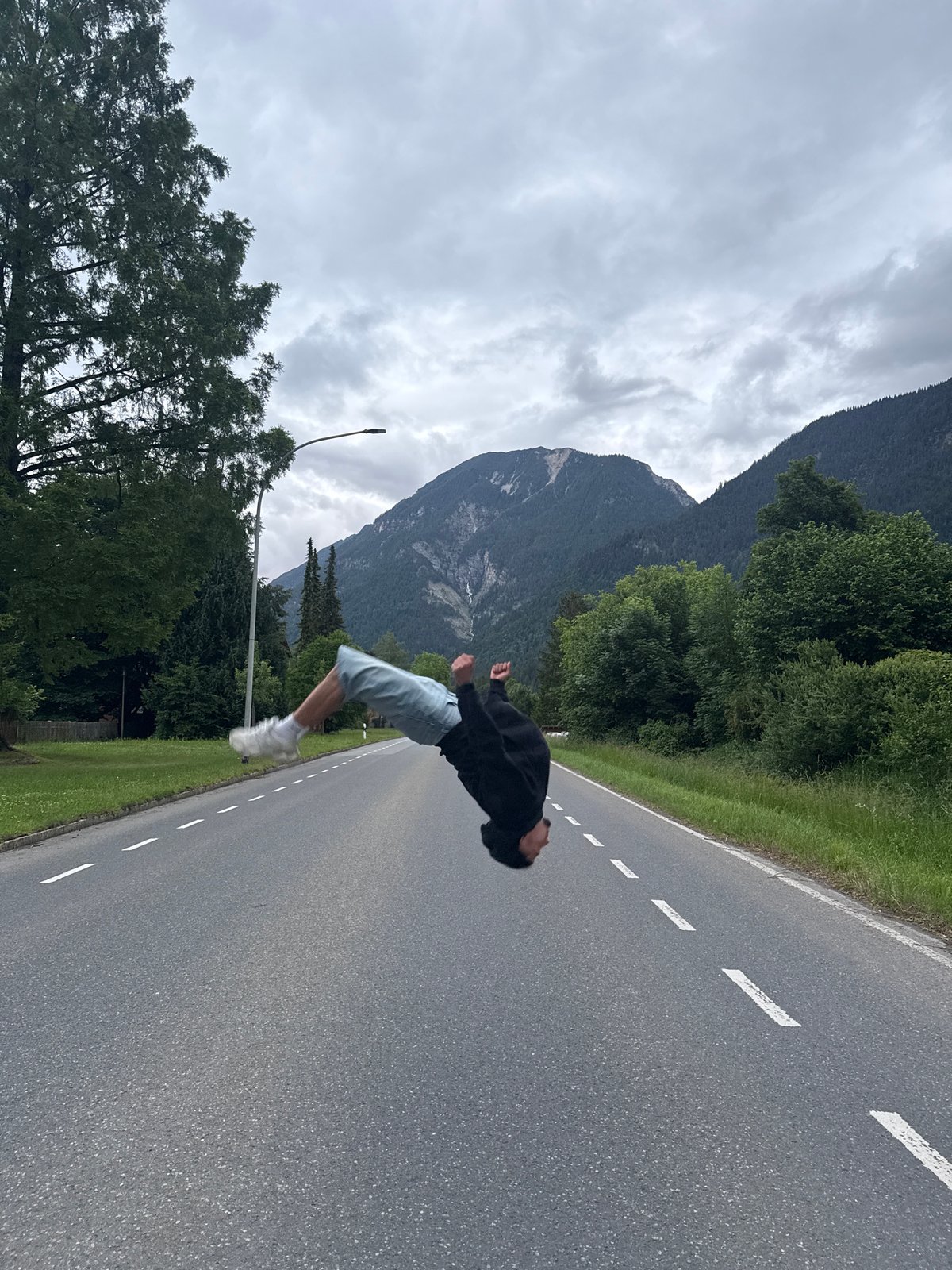 Acrobatics and aerial activity captured in German Alpine town