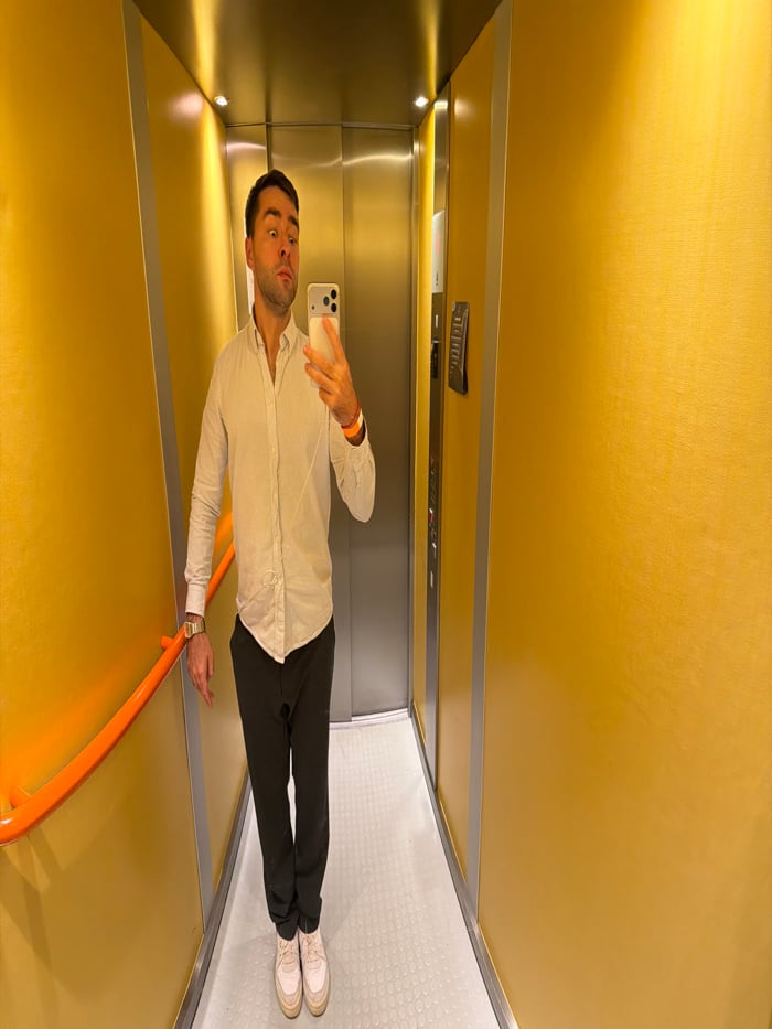 Man takes multiple elevator selfies across Vienna locations
