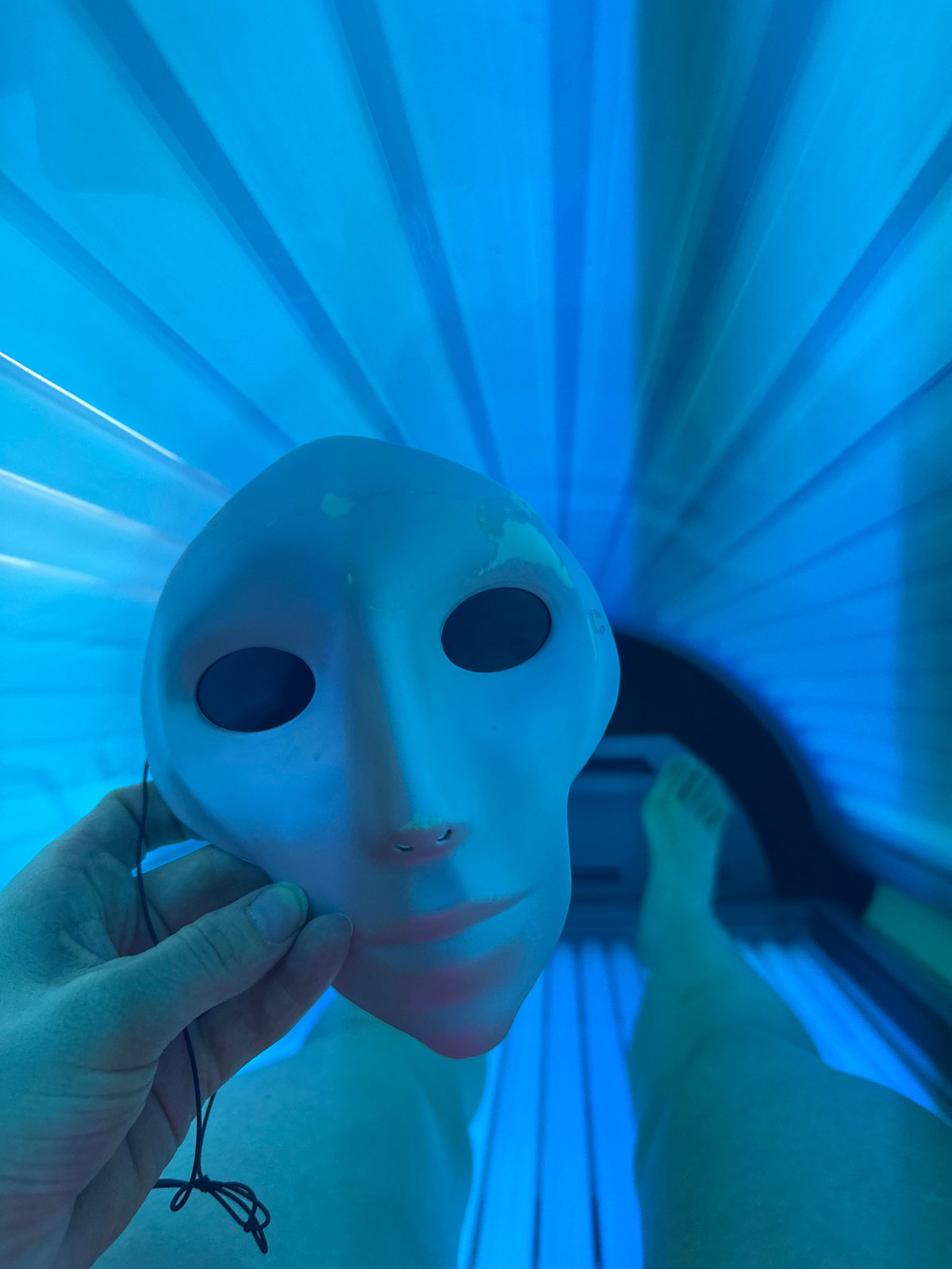 Person uses blue-light tanning bed in Saint Petersburg