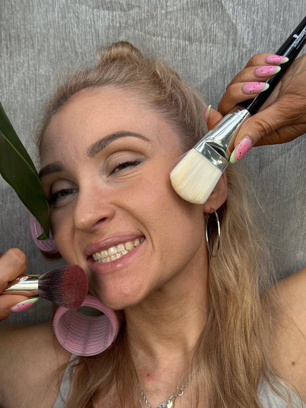 Beauty treatment session documented in Chaikovsky, Russia