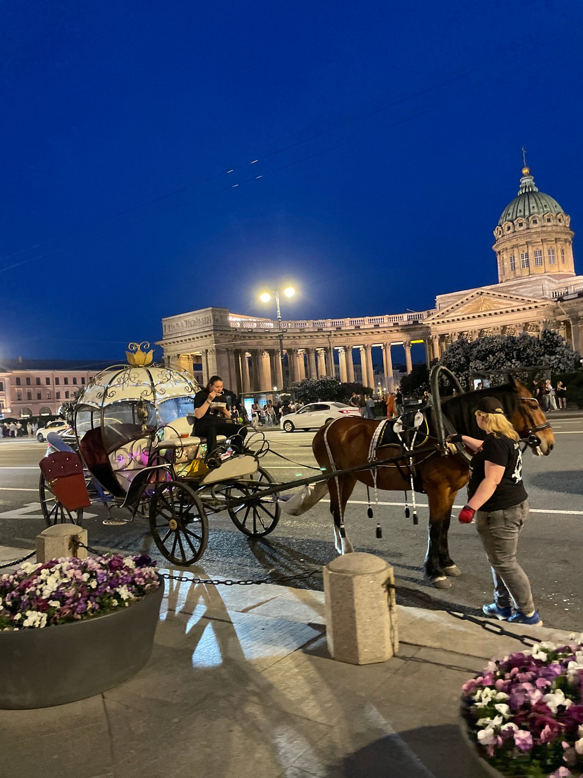 Evening scenes documented near Saint Petersburg's Kazan Cathedral