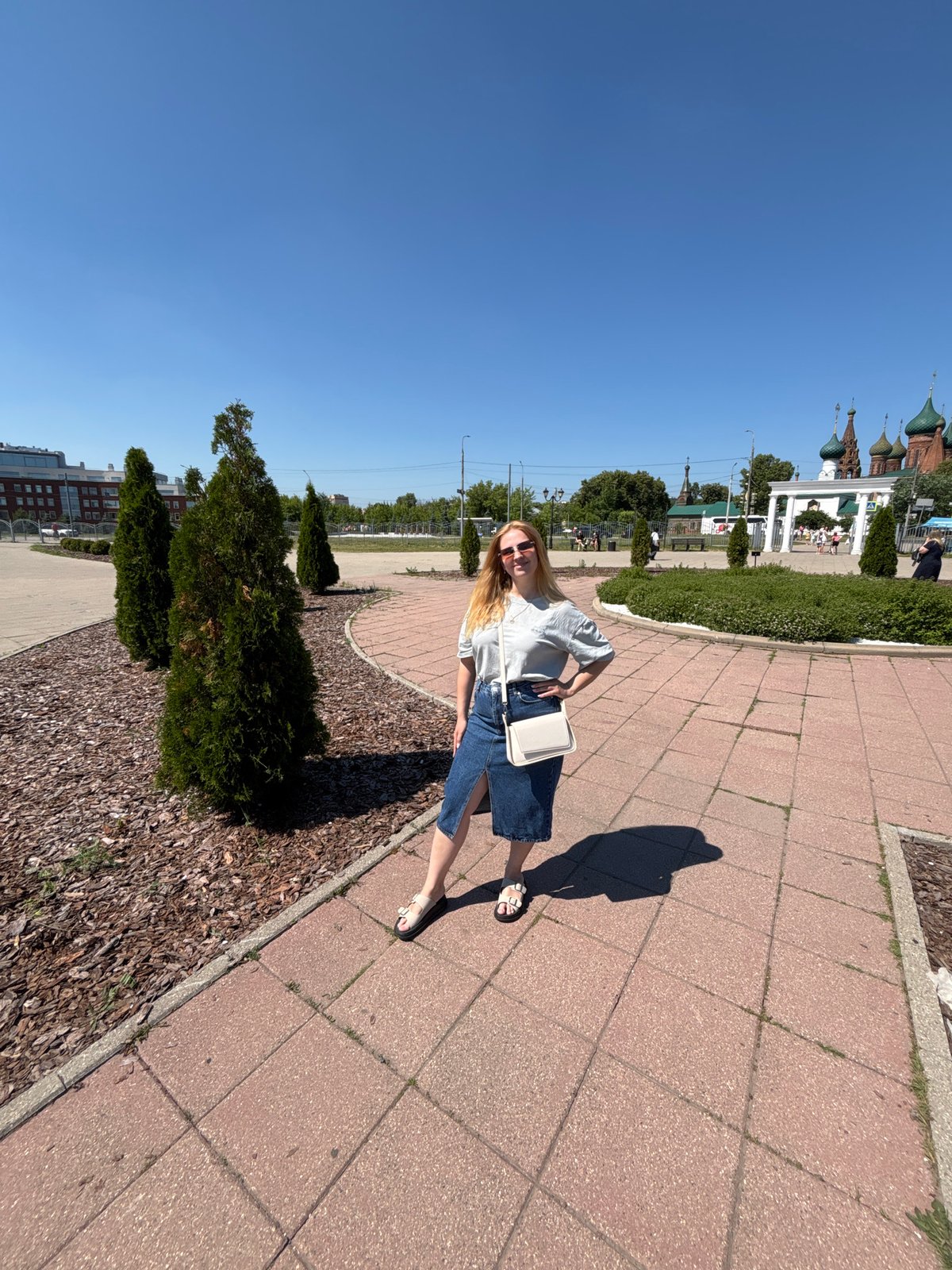 Summer morning scenes captured in Yaroslavl parks and streets
