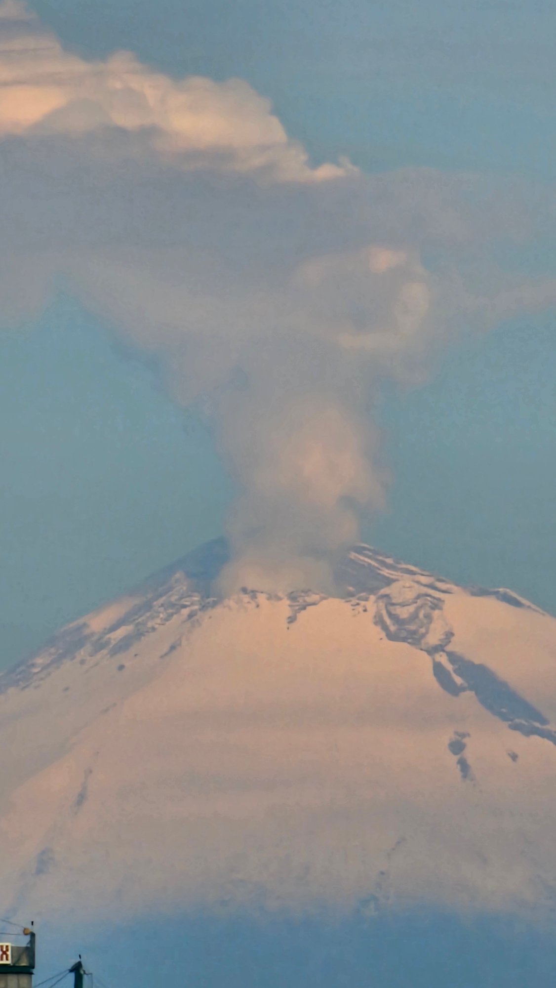 Popocatépetl volcanic activity witnessed from multiple Puebla locations