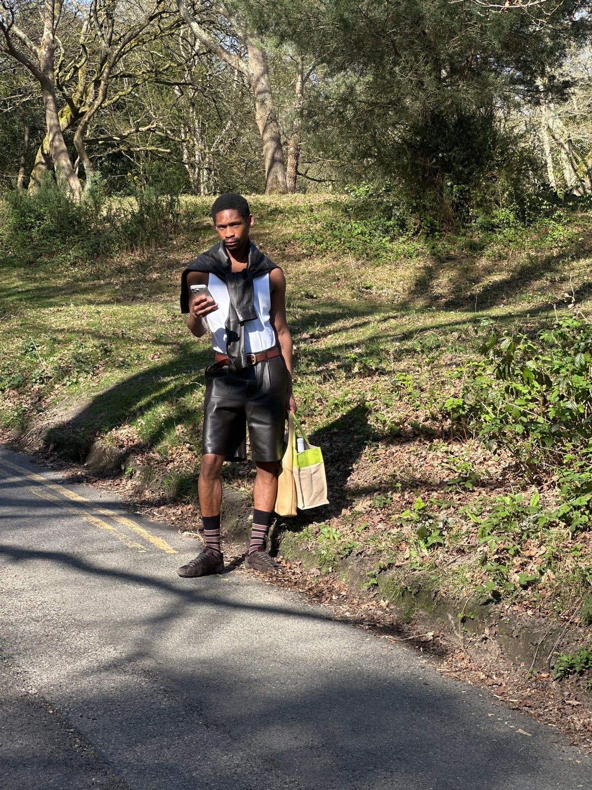 Man in distinctive outfit observed on Tunbridge Wells roadside