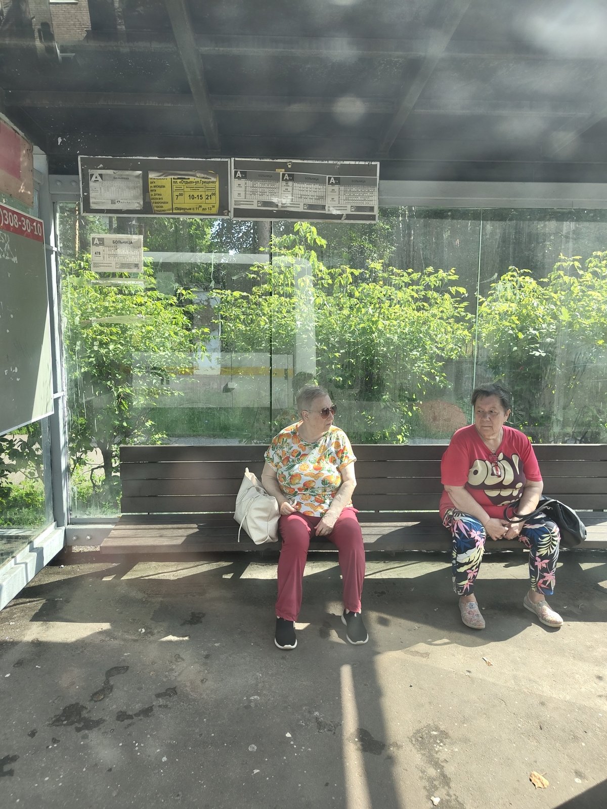 Quiet morning at a Zhukovsky bus stop near a medical facility