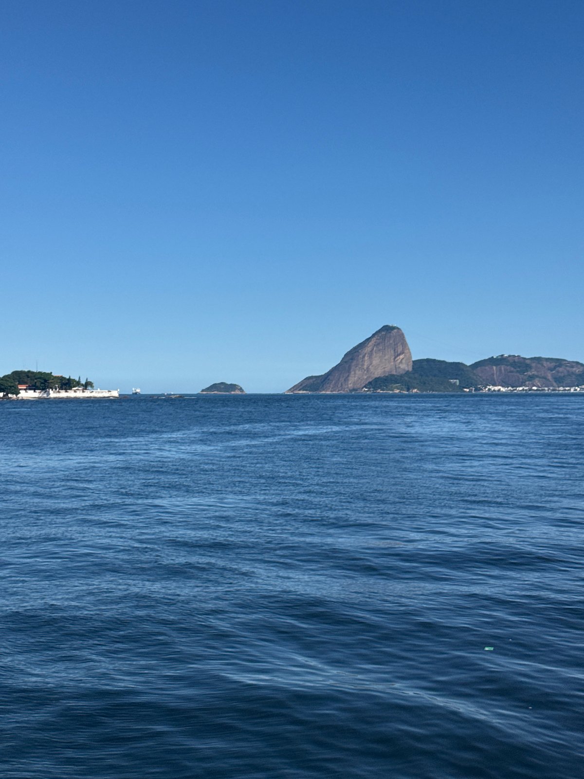 Niterói waterfront views with Guanabara Bay and Rio landmarks