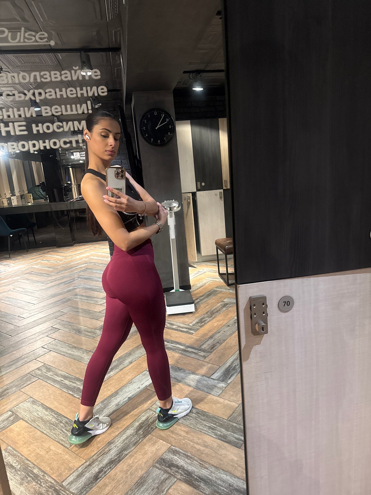 Woman takes workout selfies at Sofia gym