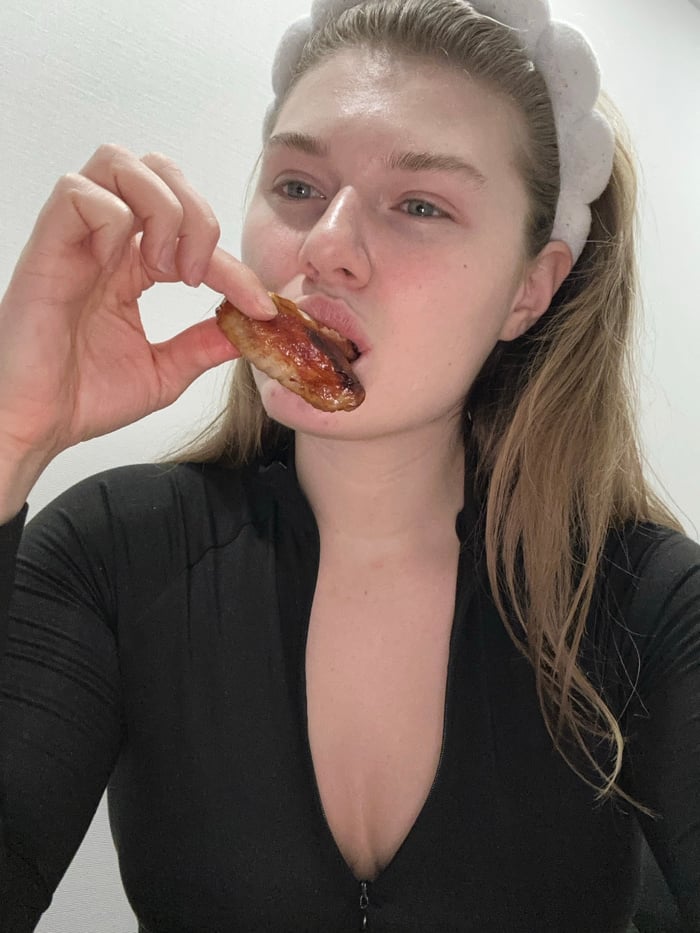 Woman documents chicken wing cooking process in Kazan apartment