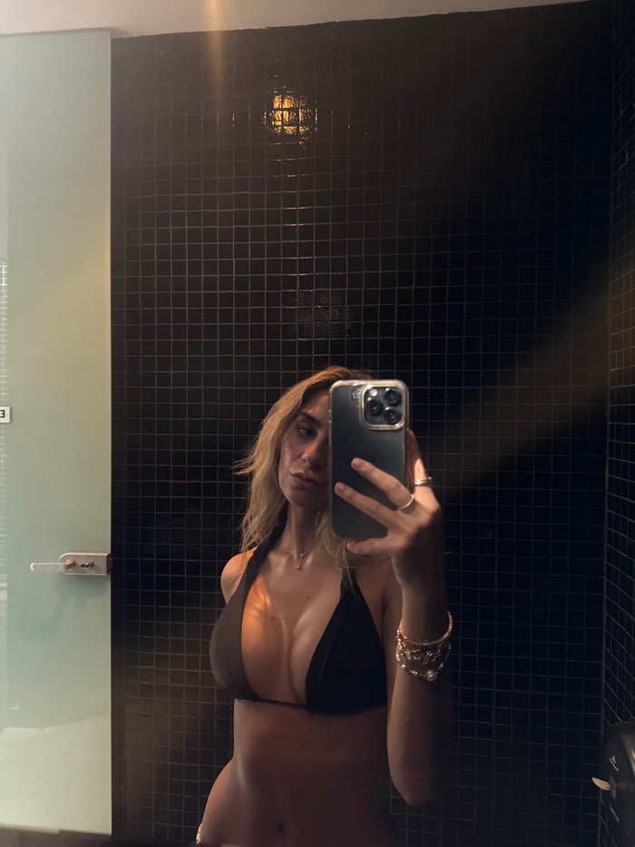 Woman takes mirror selfies in Mexico City bathroom