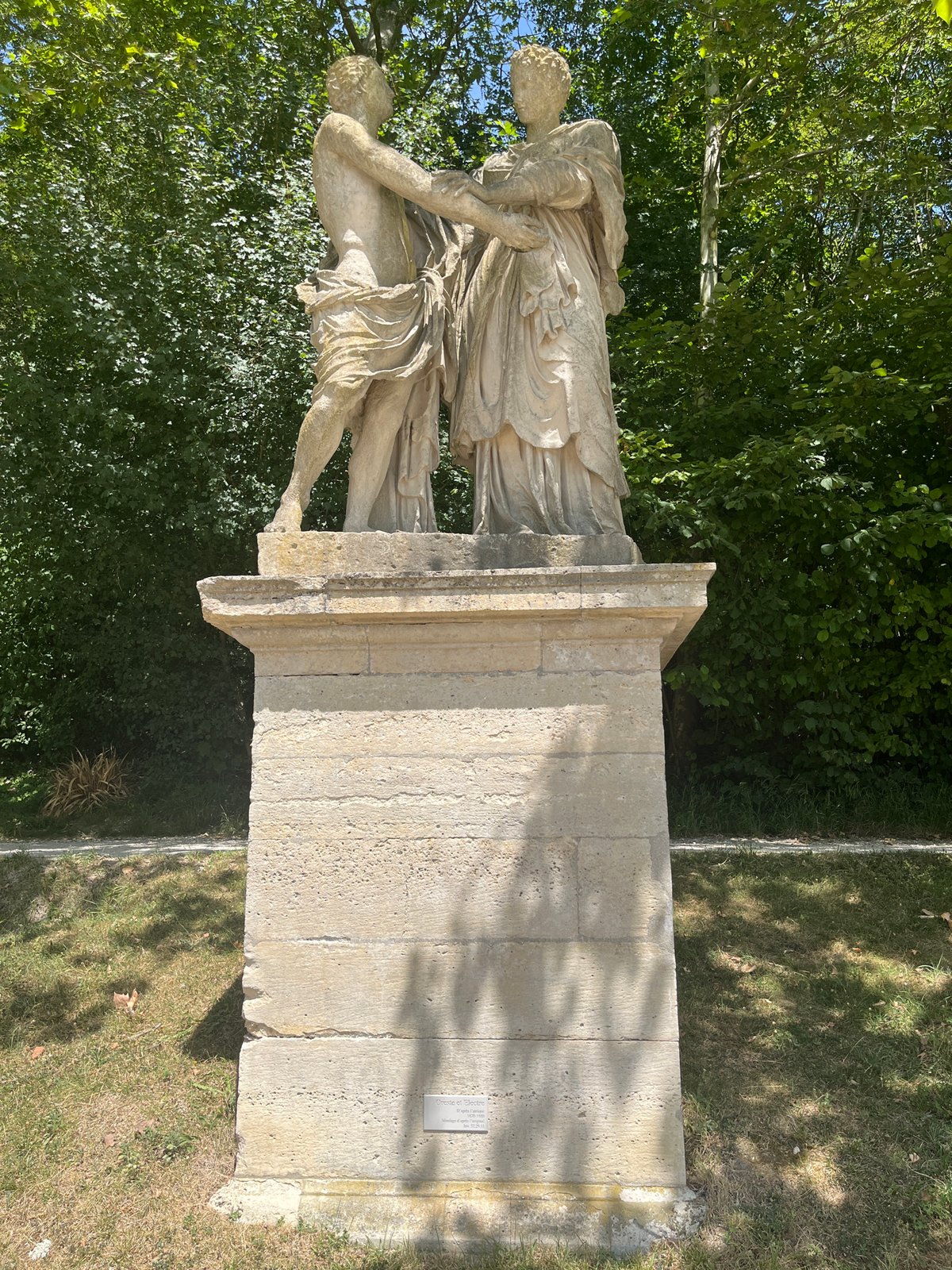 Parc de Sceaux in full summer swing — fountains, sculptures, picnics