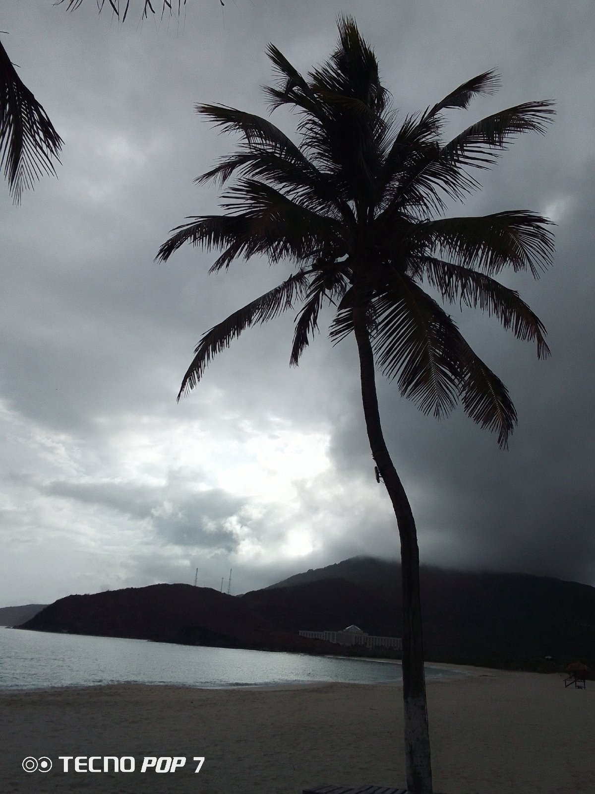 Overcast beach day documented in Pedro González, Venezuela