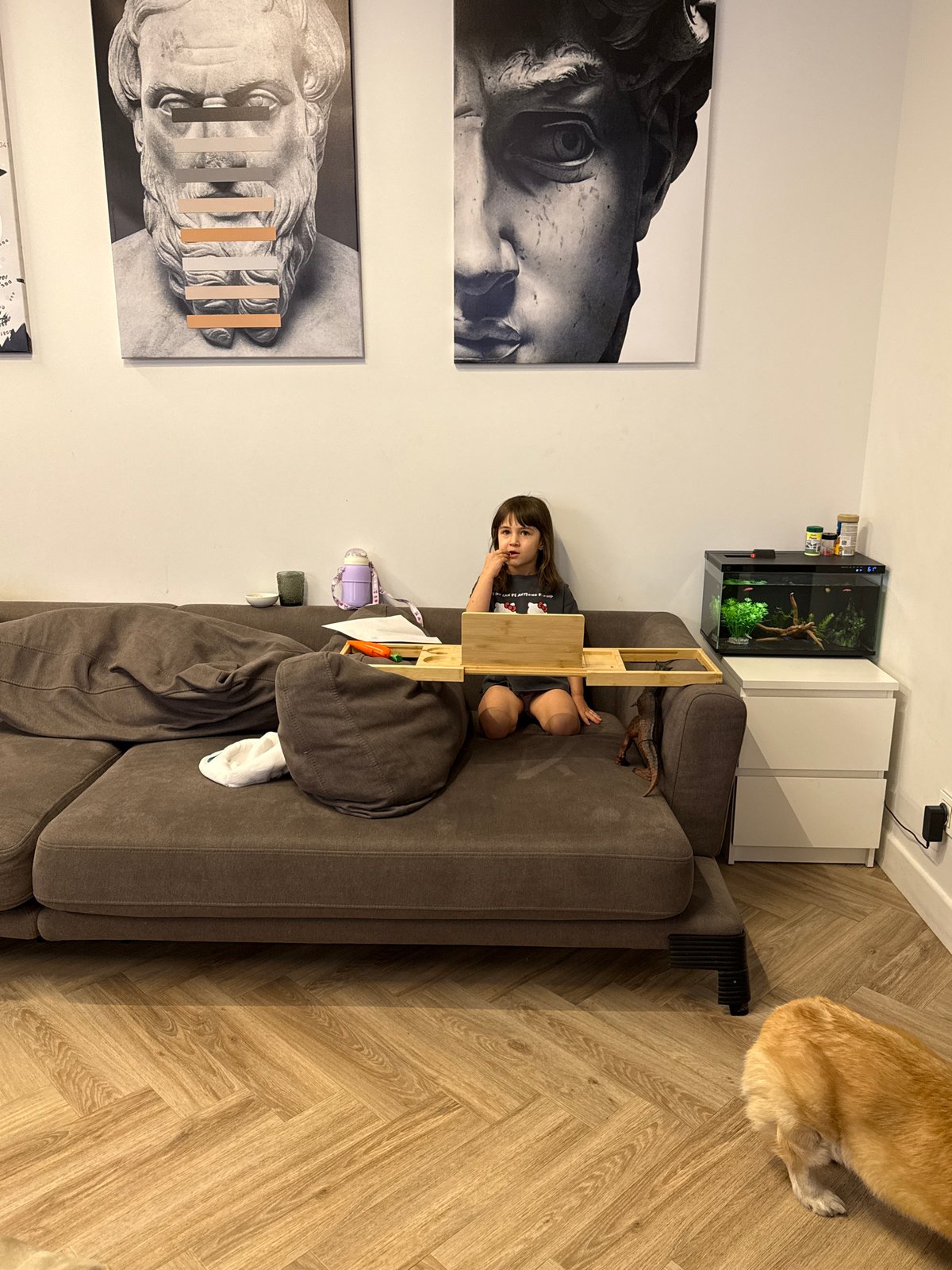 Family moments captured in Krasnoyarsk home with girl, pet