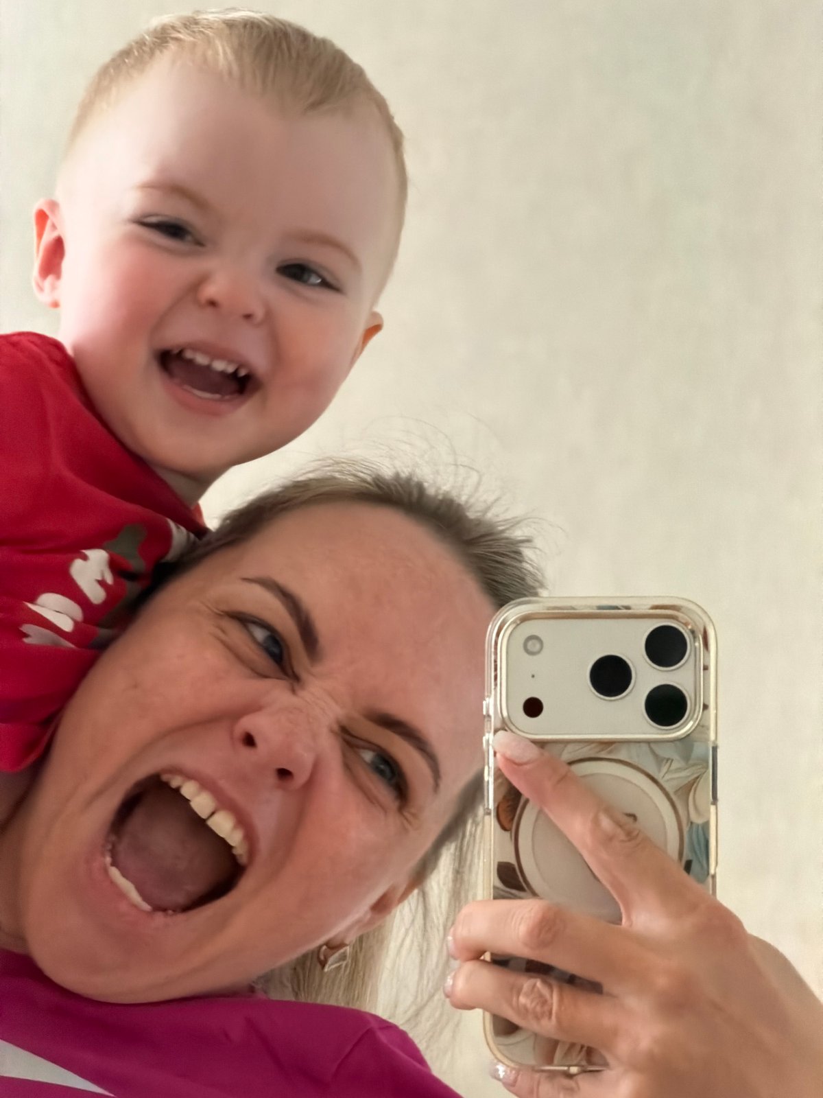 Mother and child share joyful selfie moment in Votkinsk