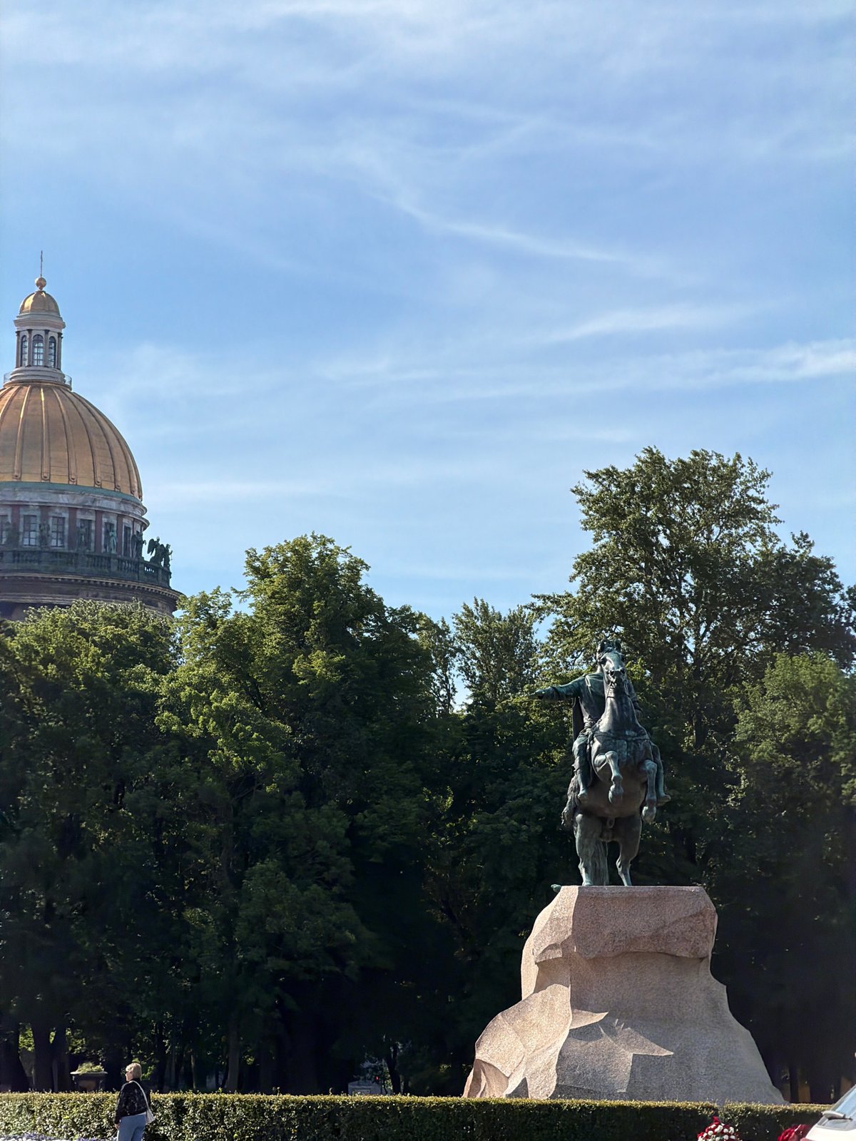 Early morning tour of Saint Petersburg landmarks captured