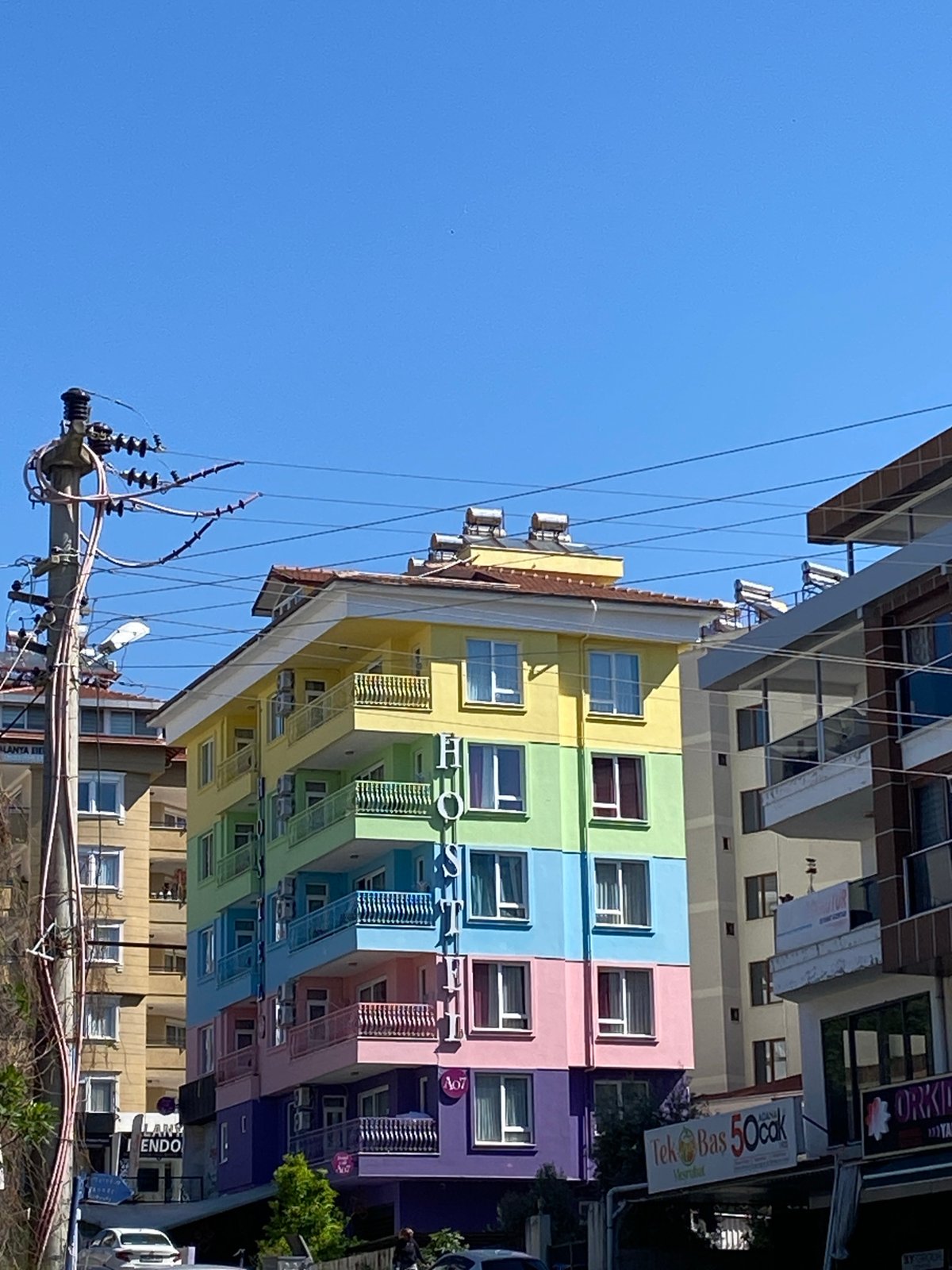Clear skies and minarets captured in Alanya street scene
